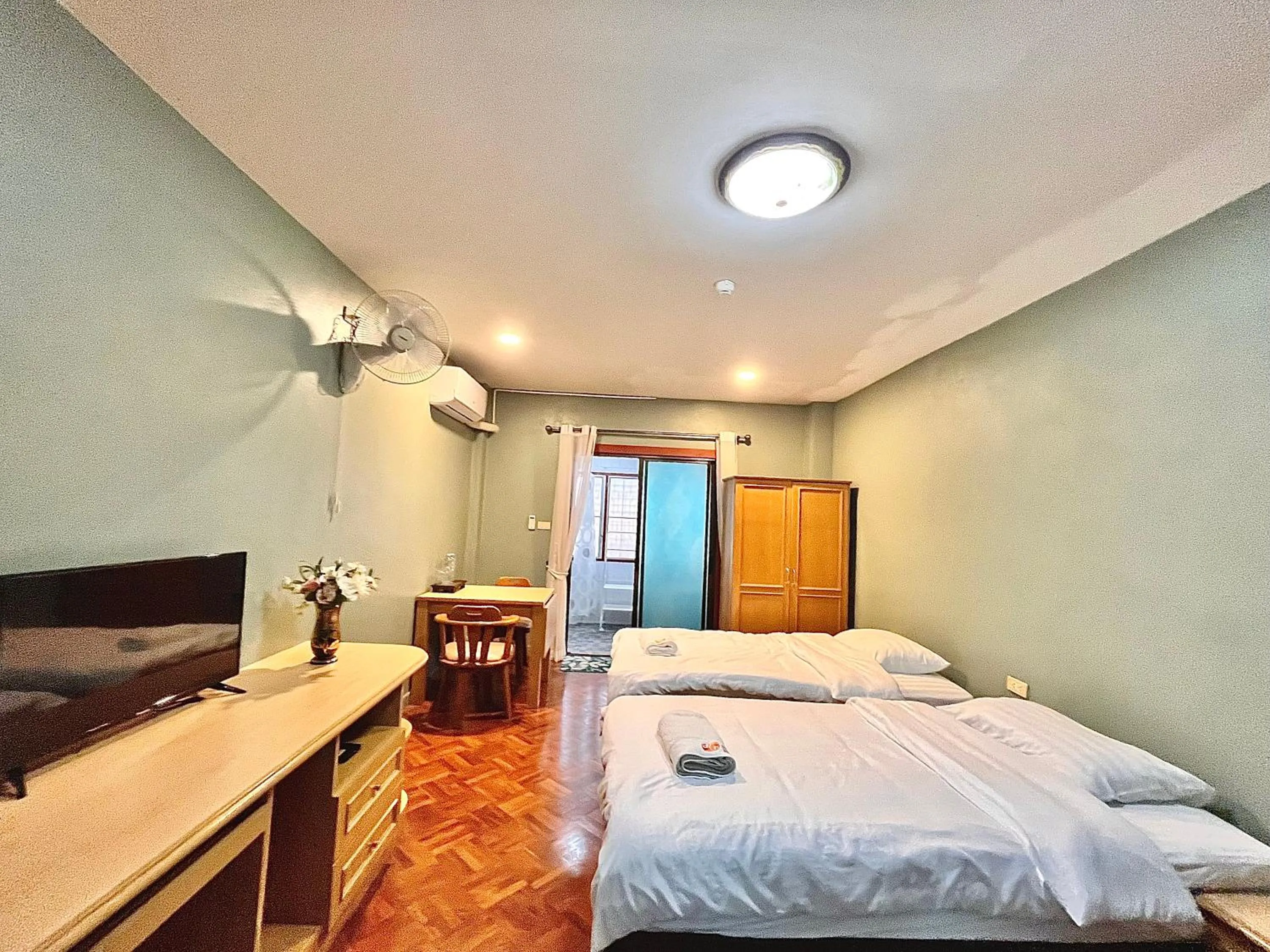 Photo of the whole room in Windsor Garden House Chiangmai