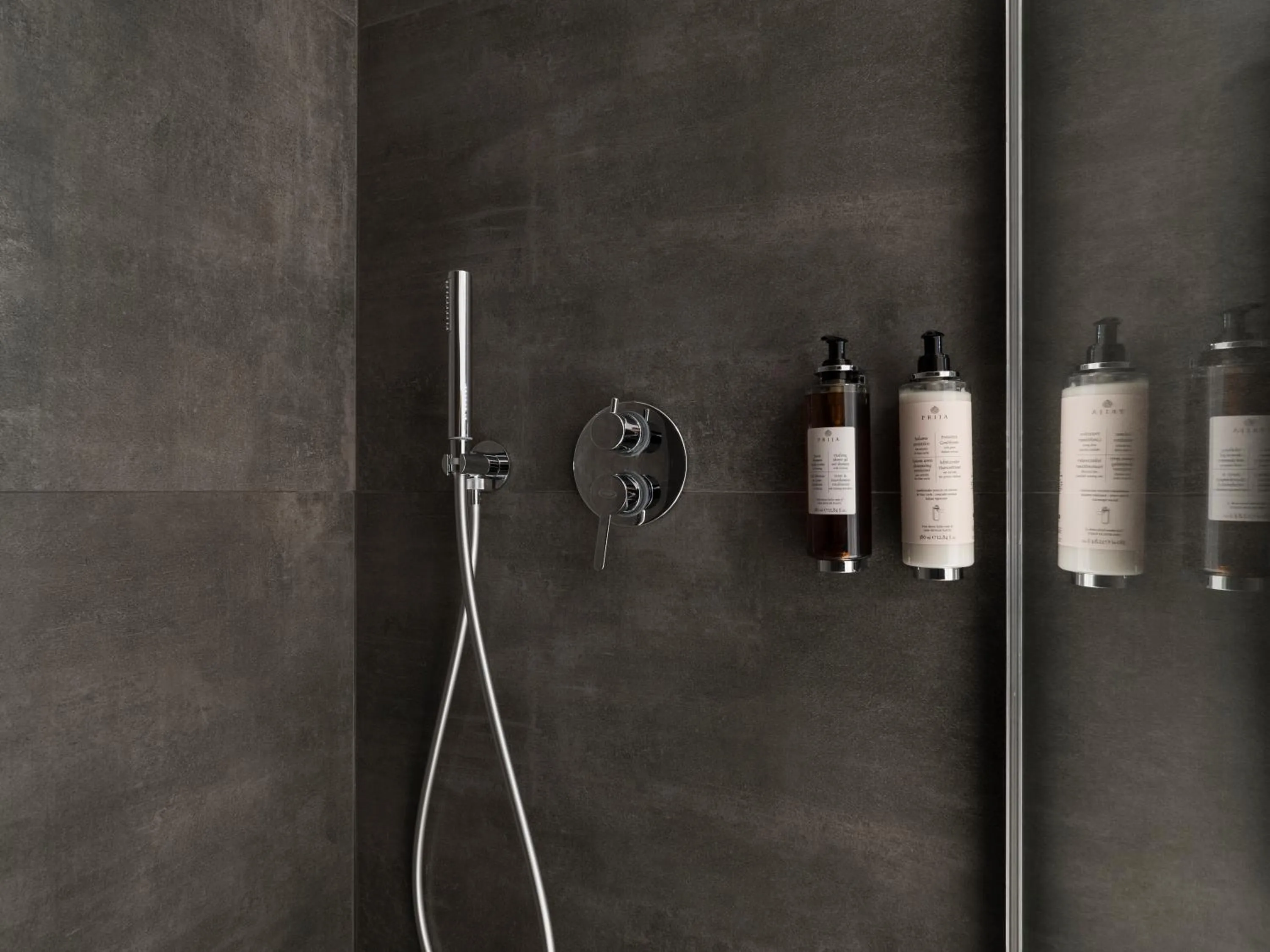 Shower in Savoia Rooms Roma