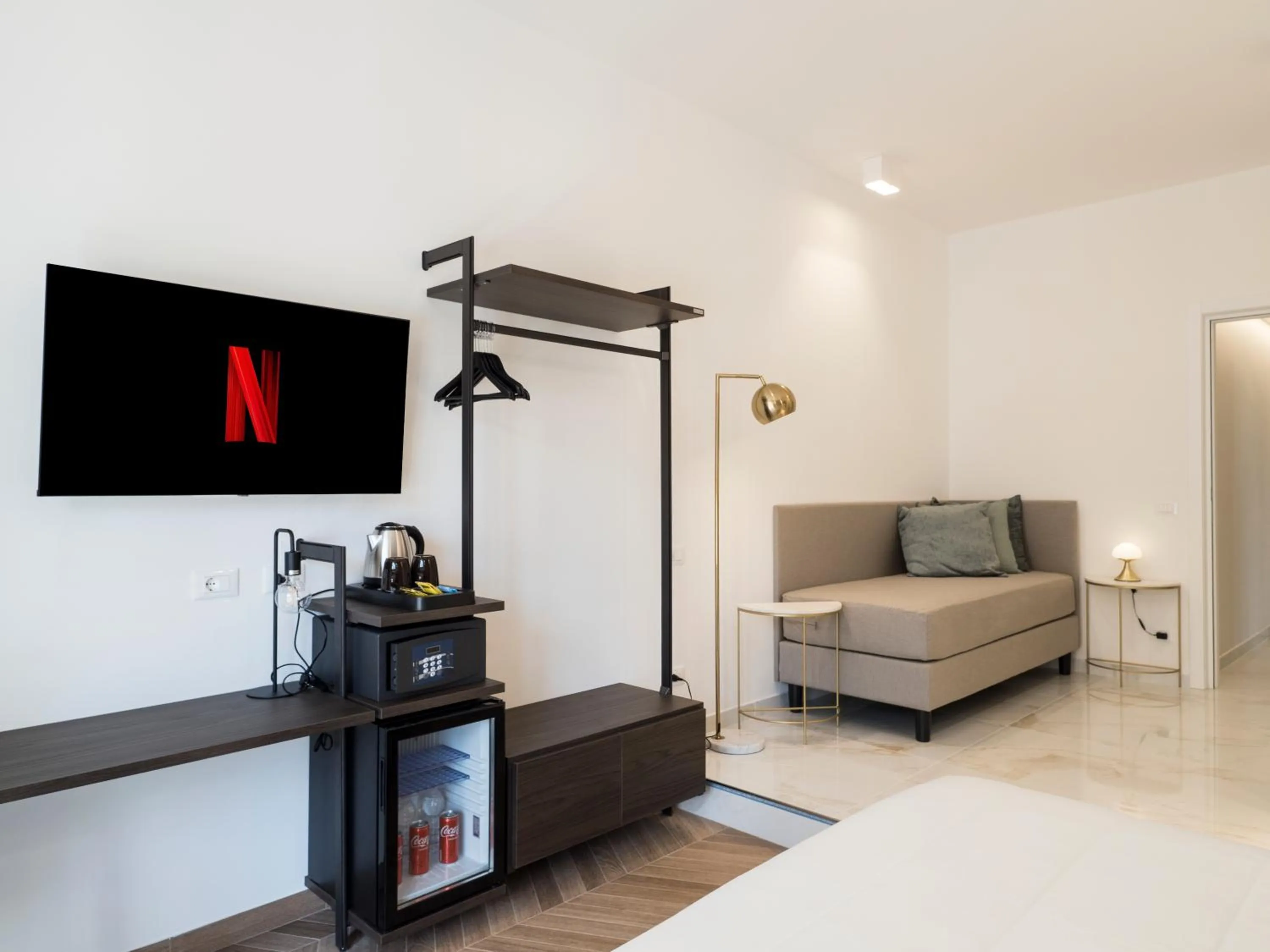 TV and multimedia, Bed in Savoia Rooms Roma