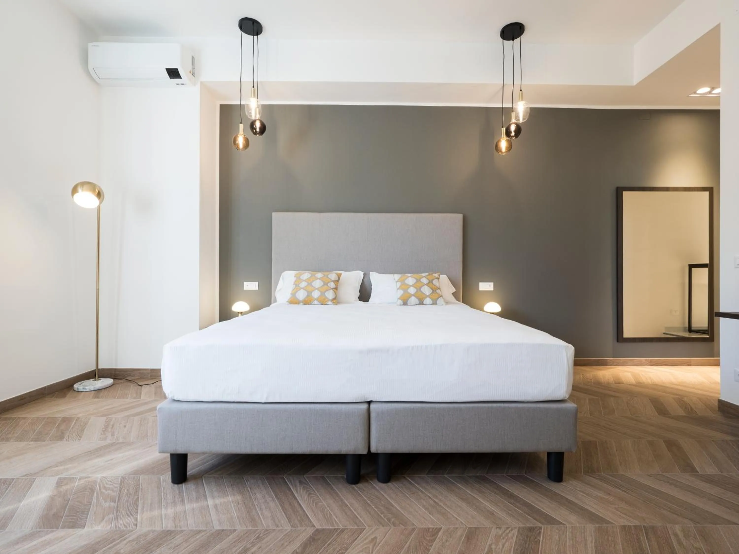 Bed in Savoia Rooms Roma