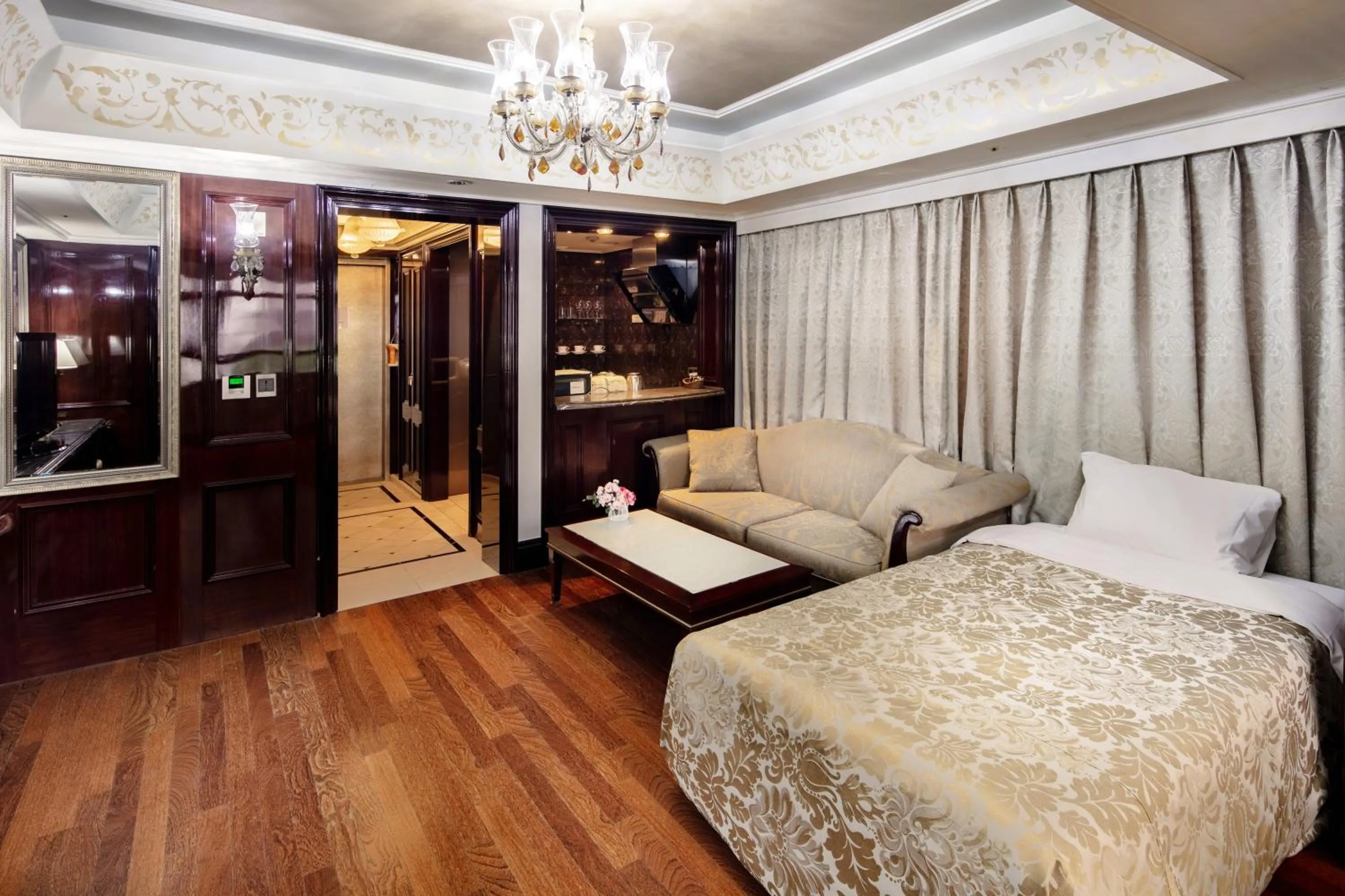 Bed in Gangnam Artnouveau City