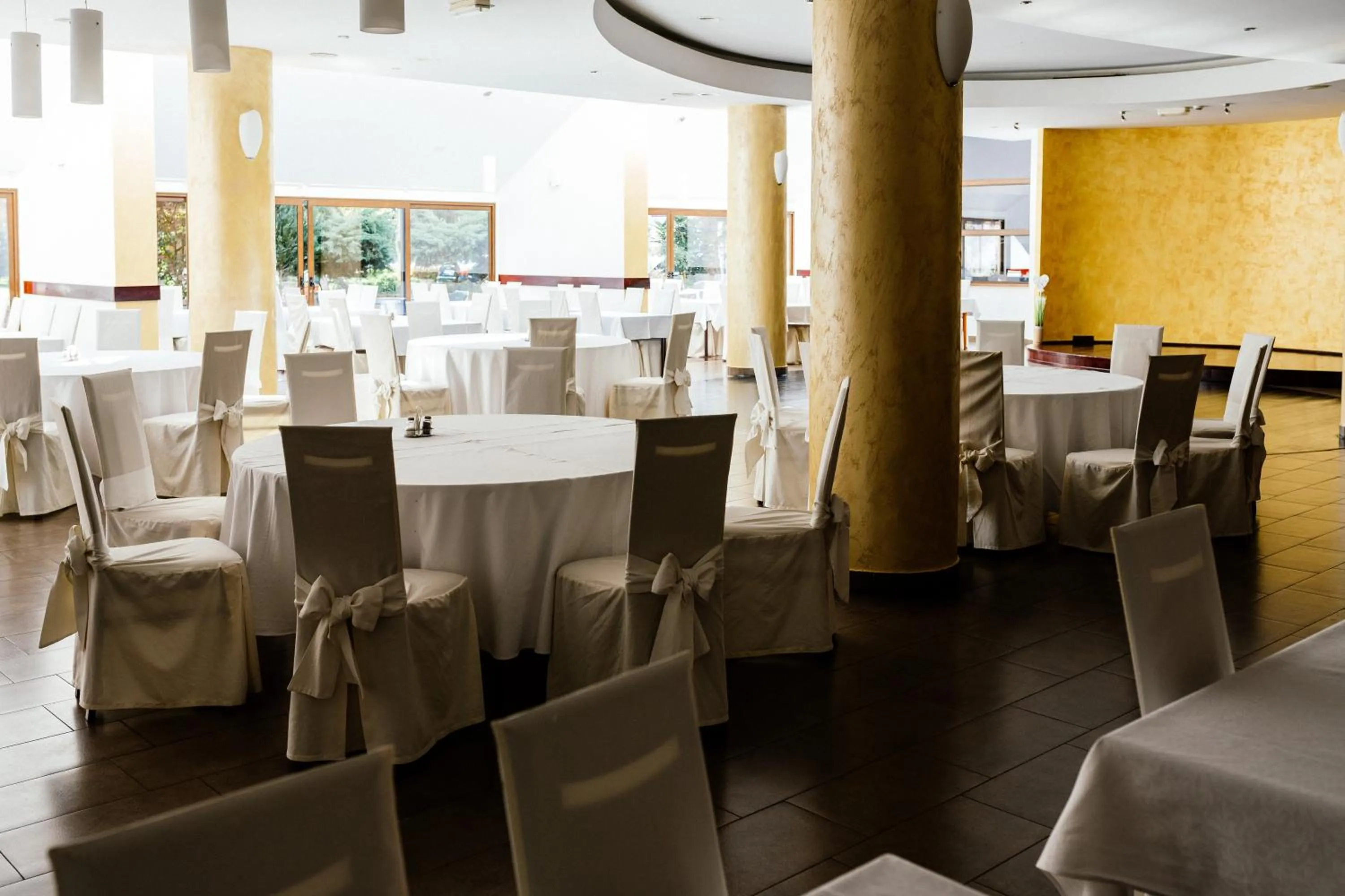 Restaurant/places to eat in Hotel Picok