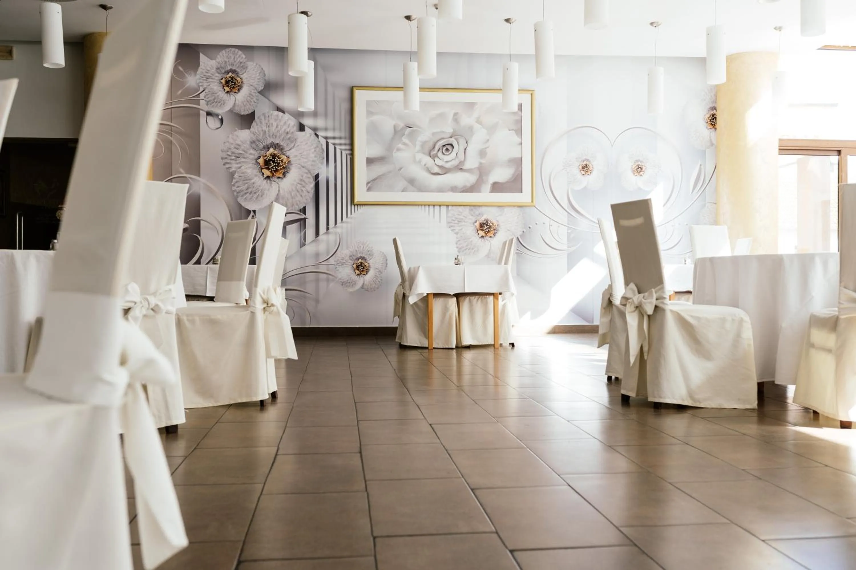 Restaurant/places to eat in Hotel Picok