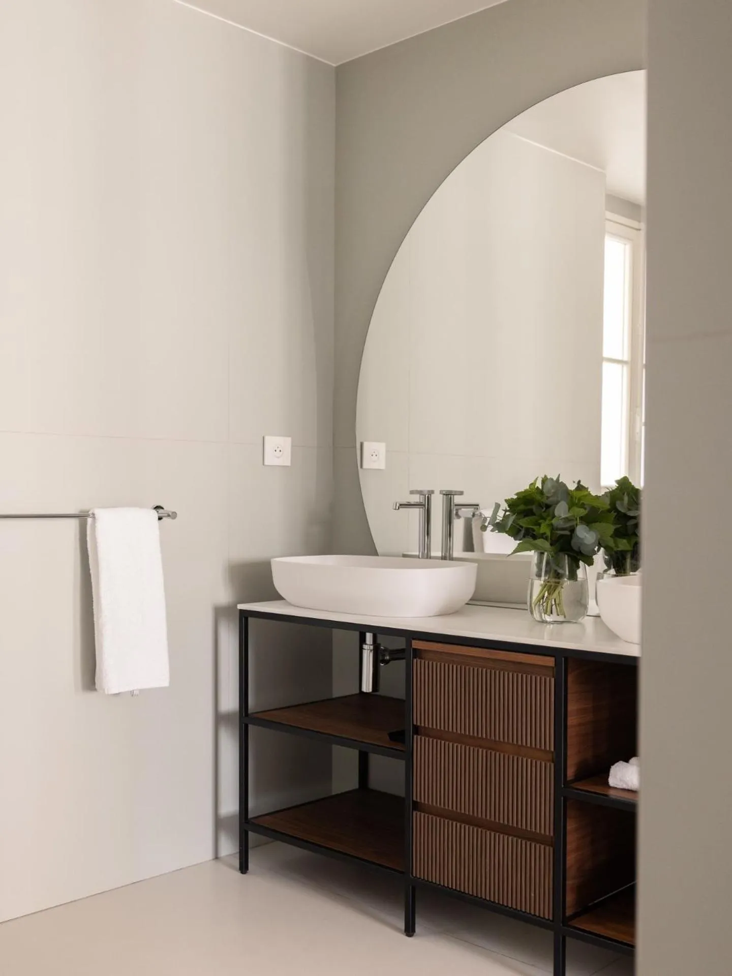 Bathroom in 1.75 Paris La Source