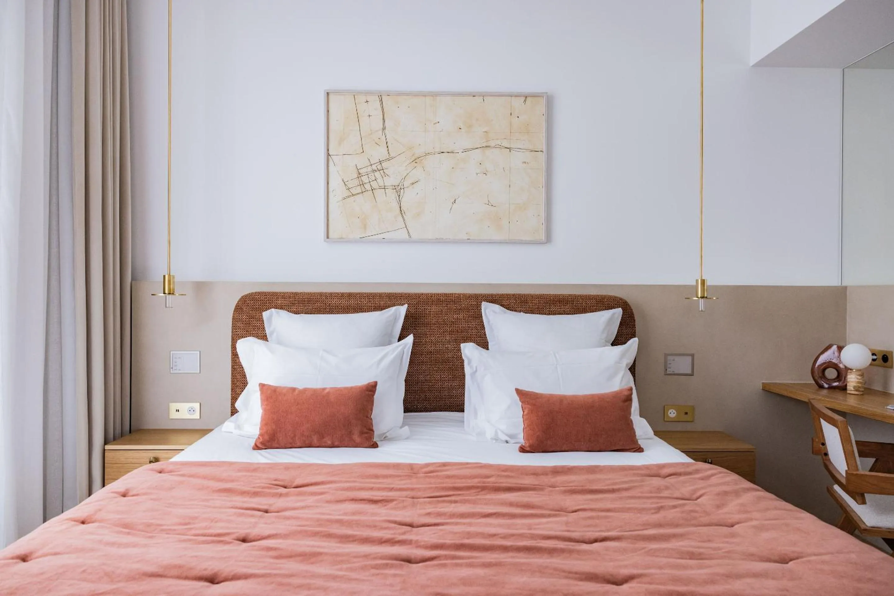 Bedroom, Bed in 1.75 Paris La Source