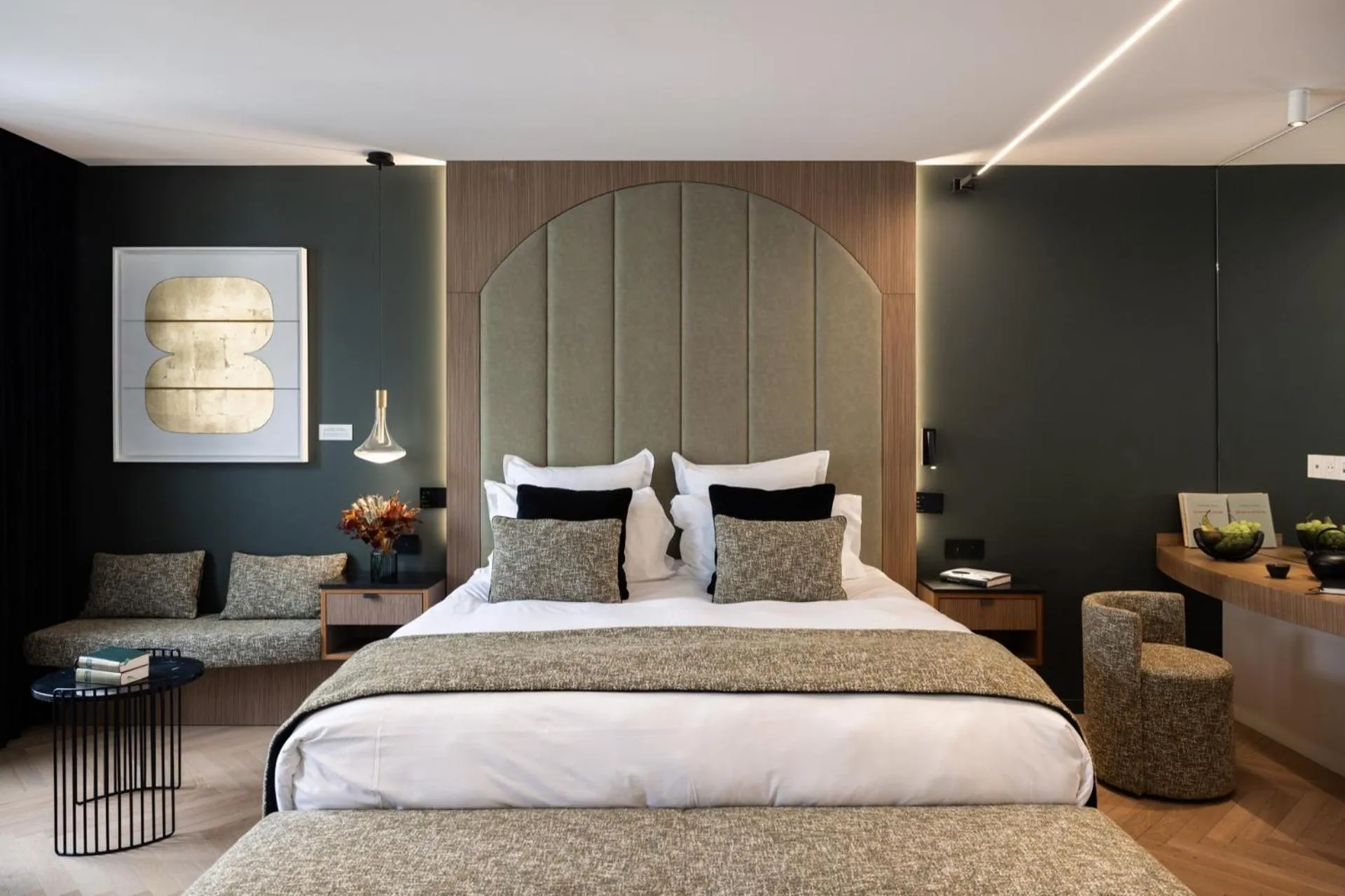 Bedroom, Bed in 1.75 Paris La Source