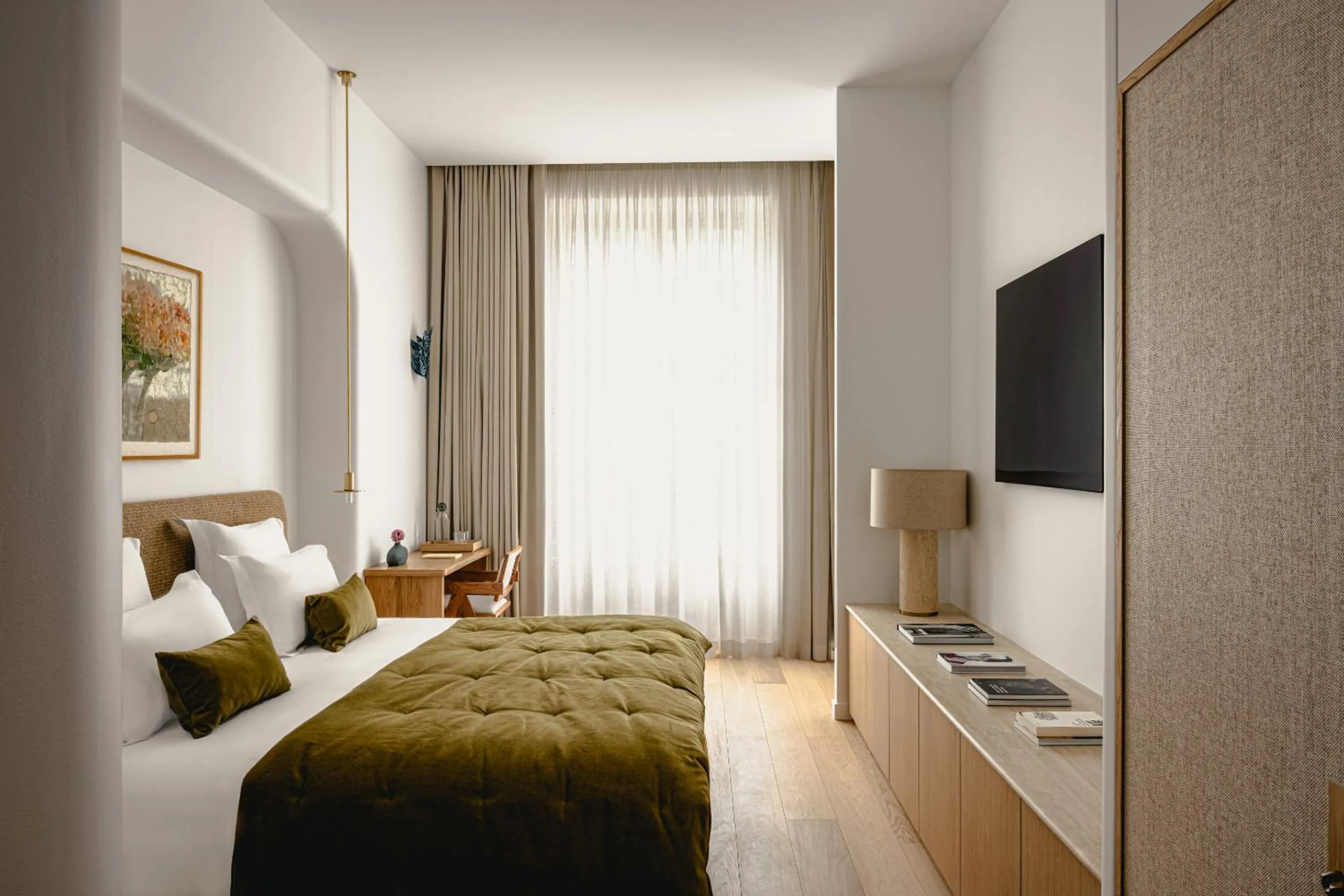 Bedroom, Bed in 1.75 Paris La Source