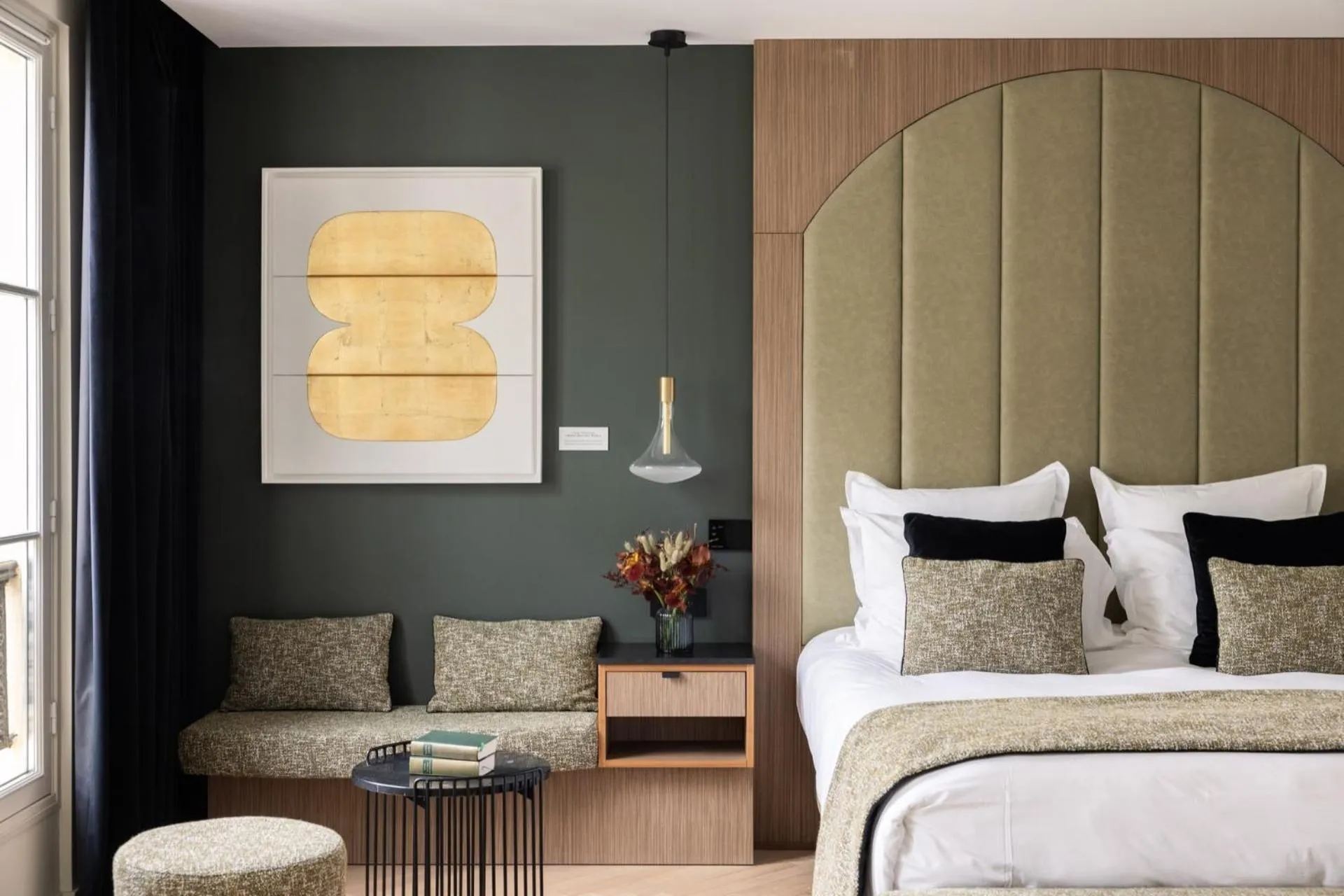 Bedroom, Bed in 1.75 Paris La Source