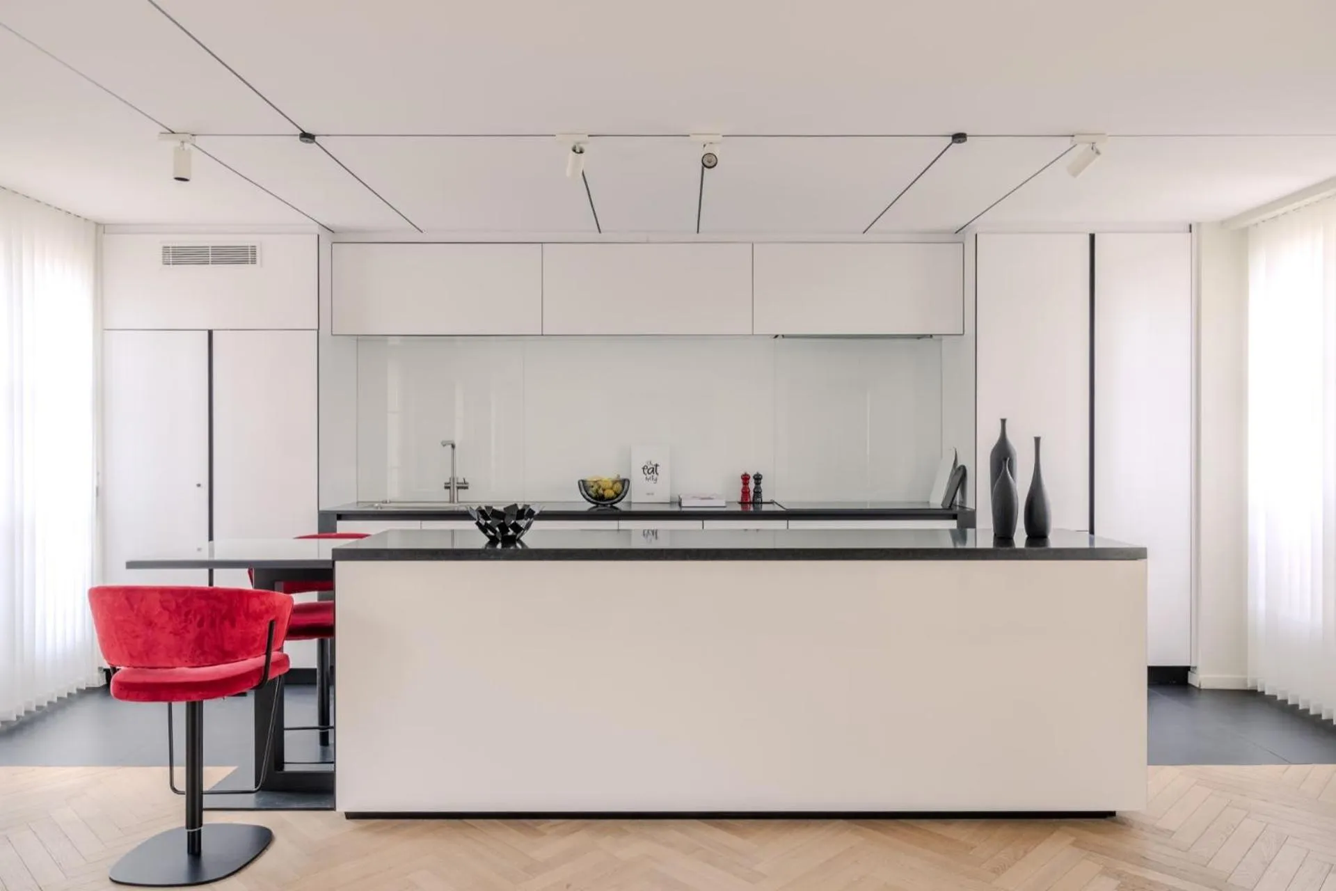 Kitchen or kitchenette in 1.75 Paris La Source