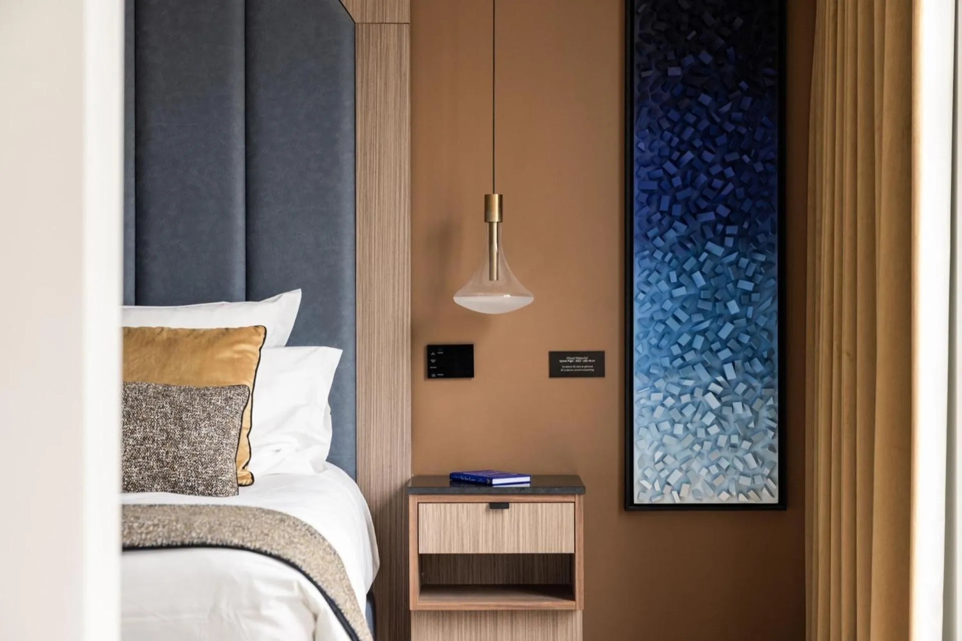 Bedroom, Bed in 1.75 Paris La Source