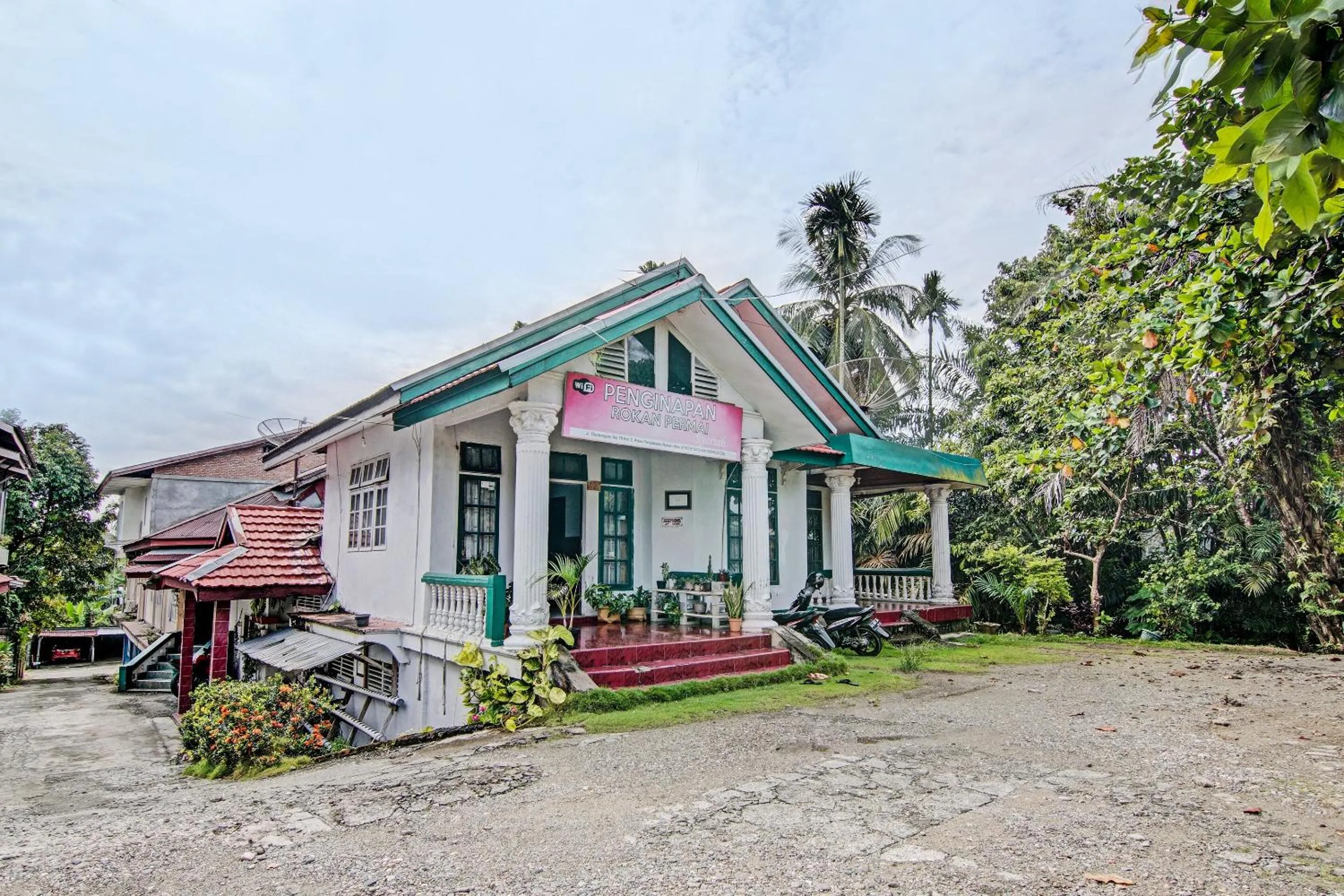 Facade/entrance in Hotel O Penginapan Rokan Permai Syariah