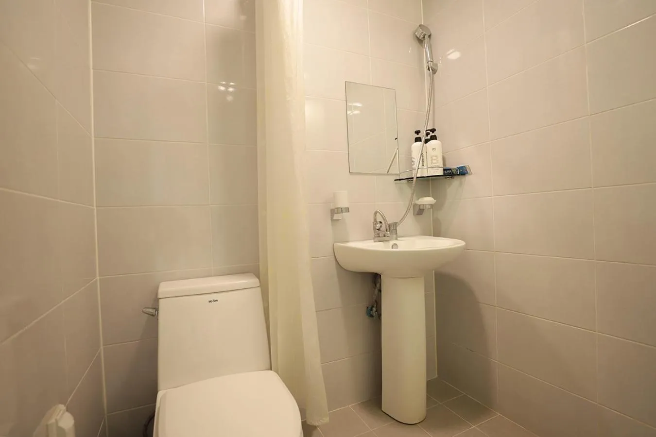 Shower in Stay RomanticTrip_Hostel