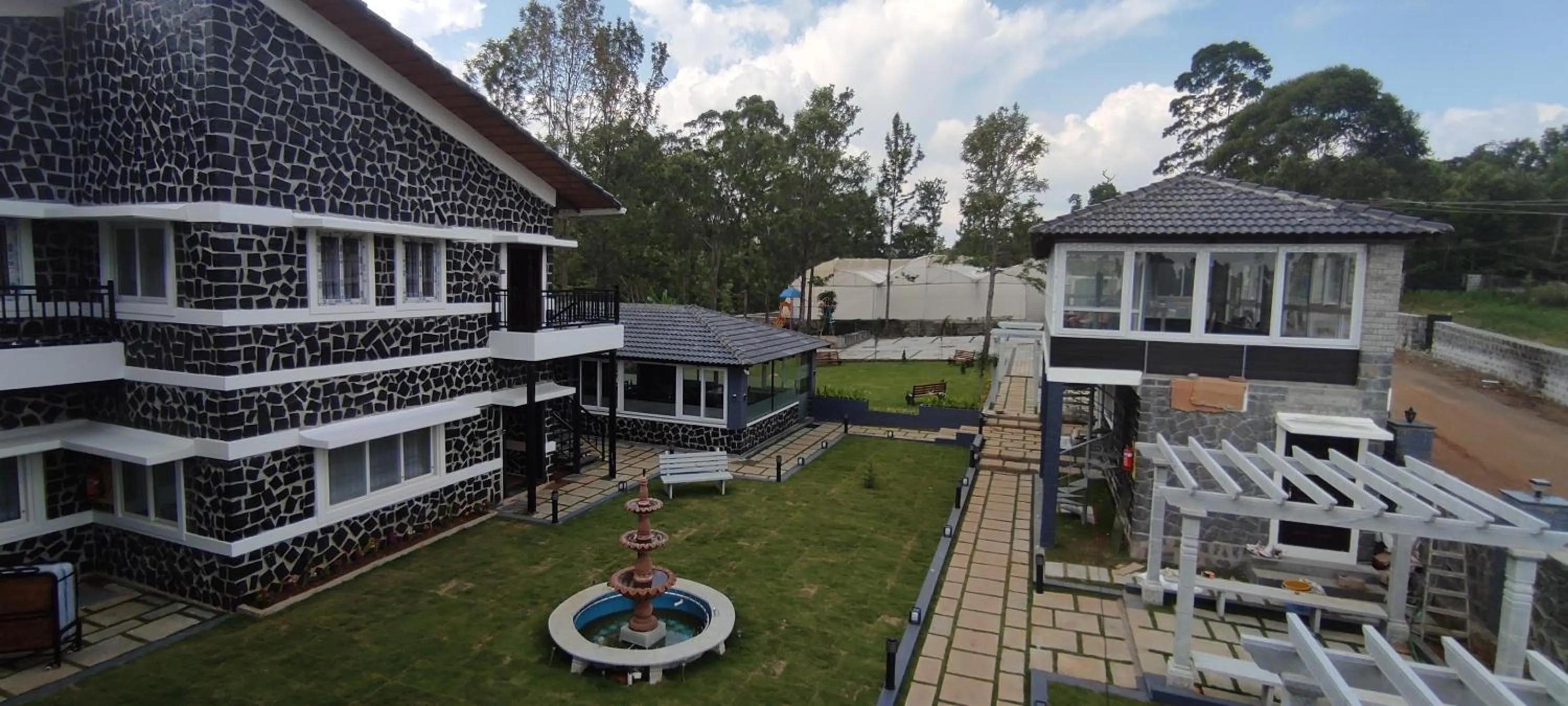 Property building in Le Yercaud