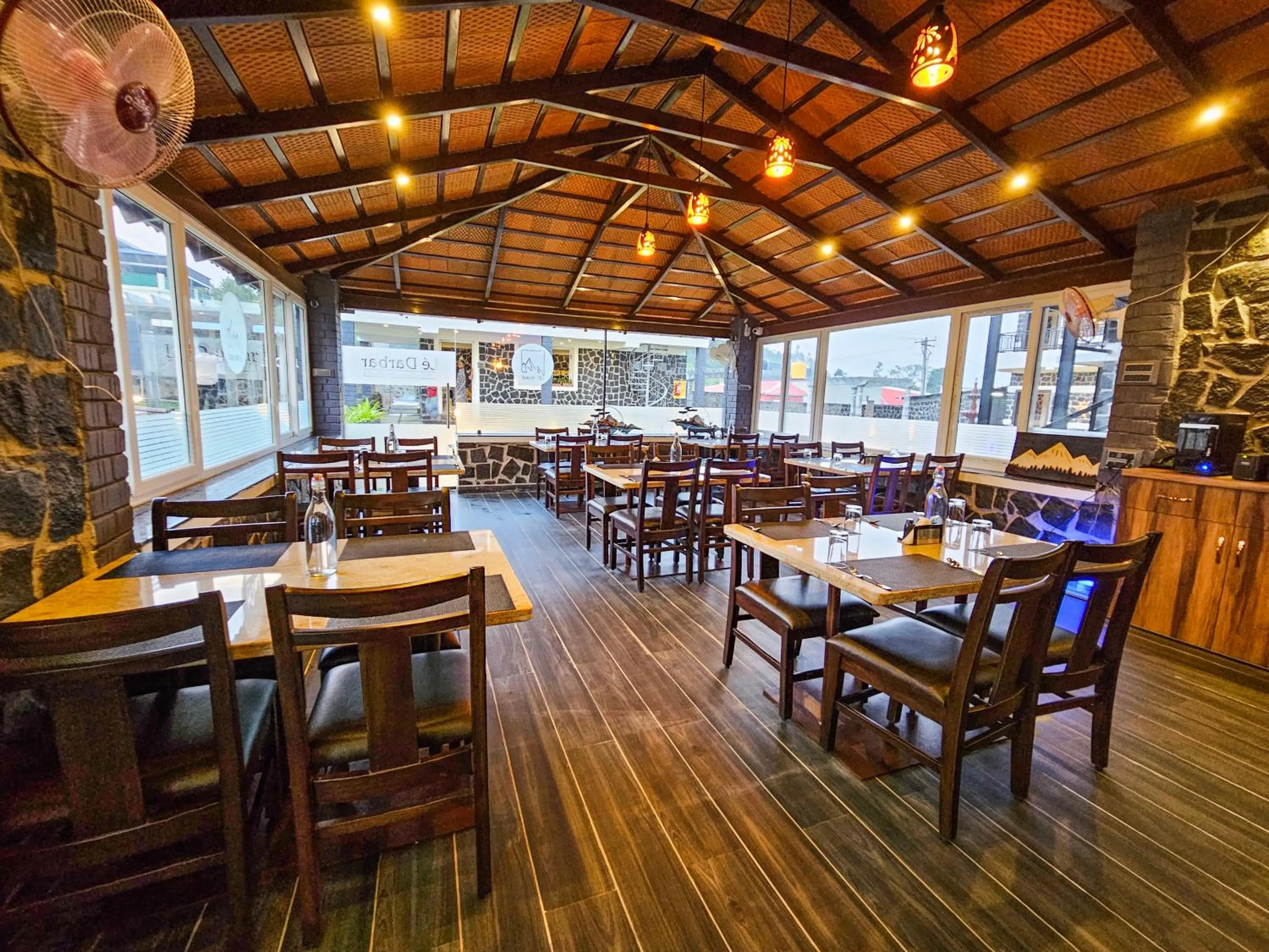 Restaurant/places to eat in Le Yercaud