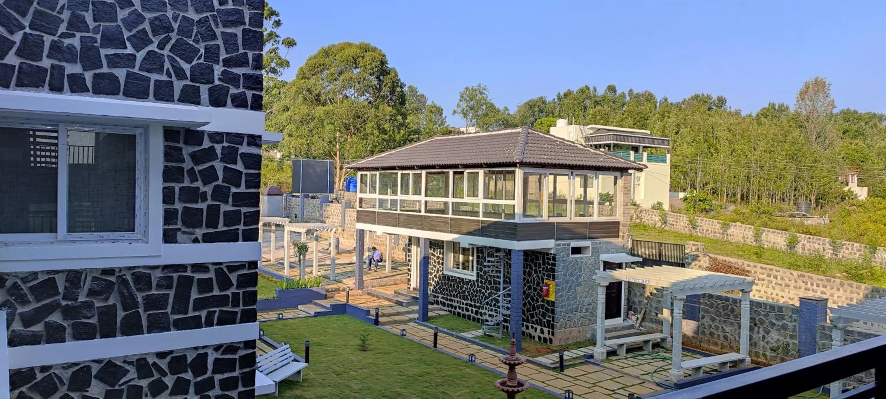 Property building in Le Yercaud