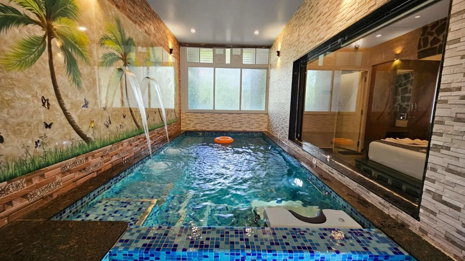 Pool view in Le Yercaud