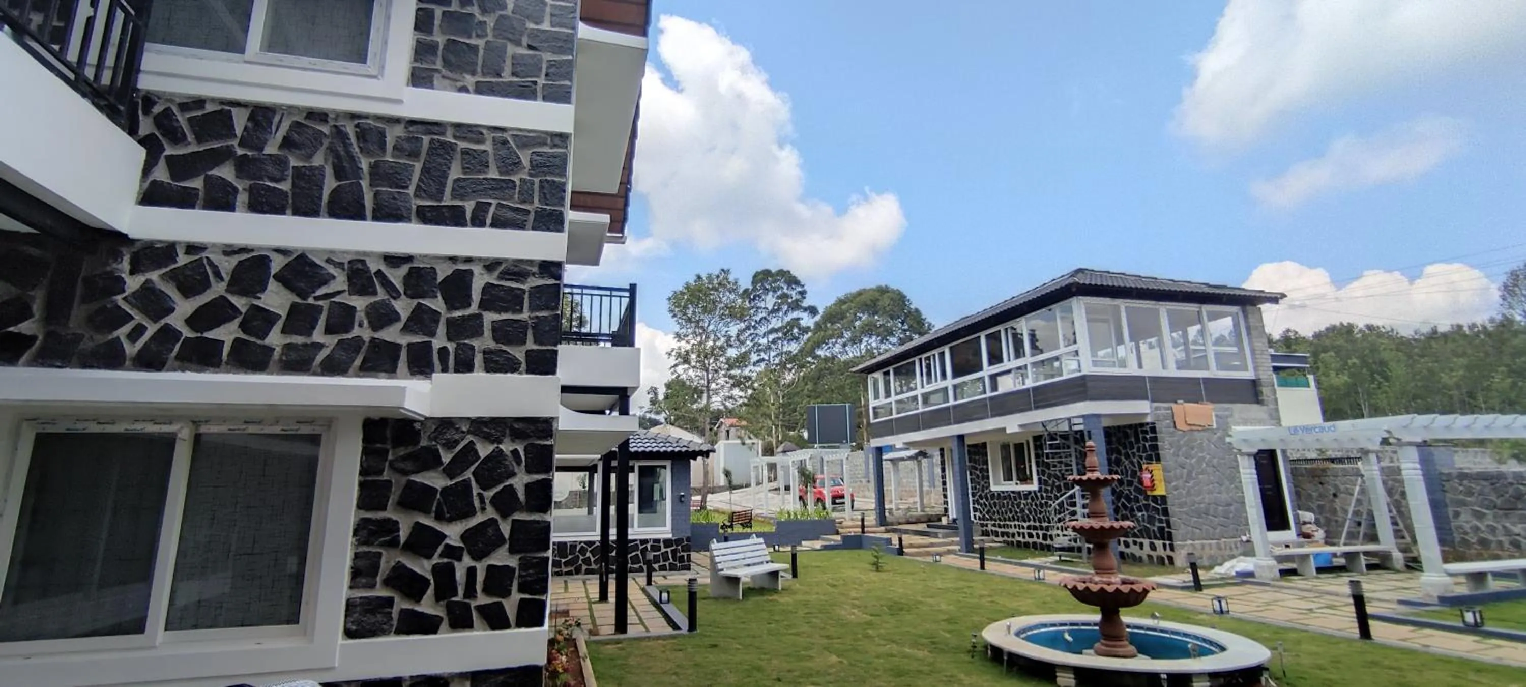 Property building in Le Yercaud