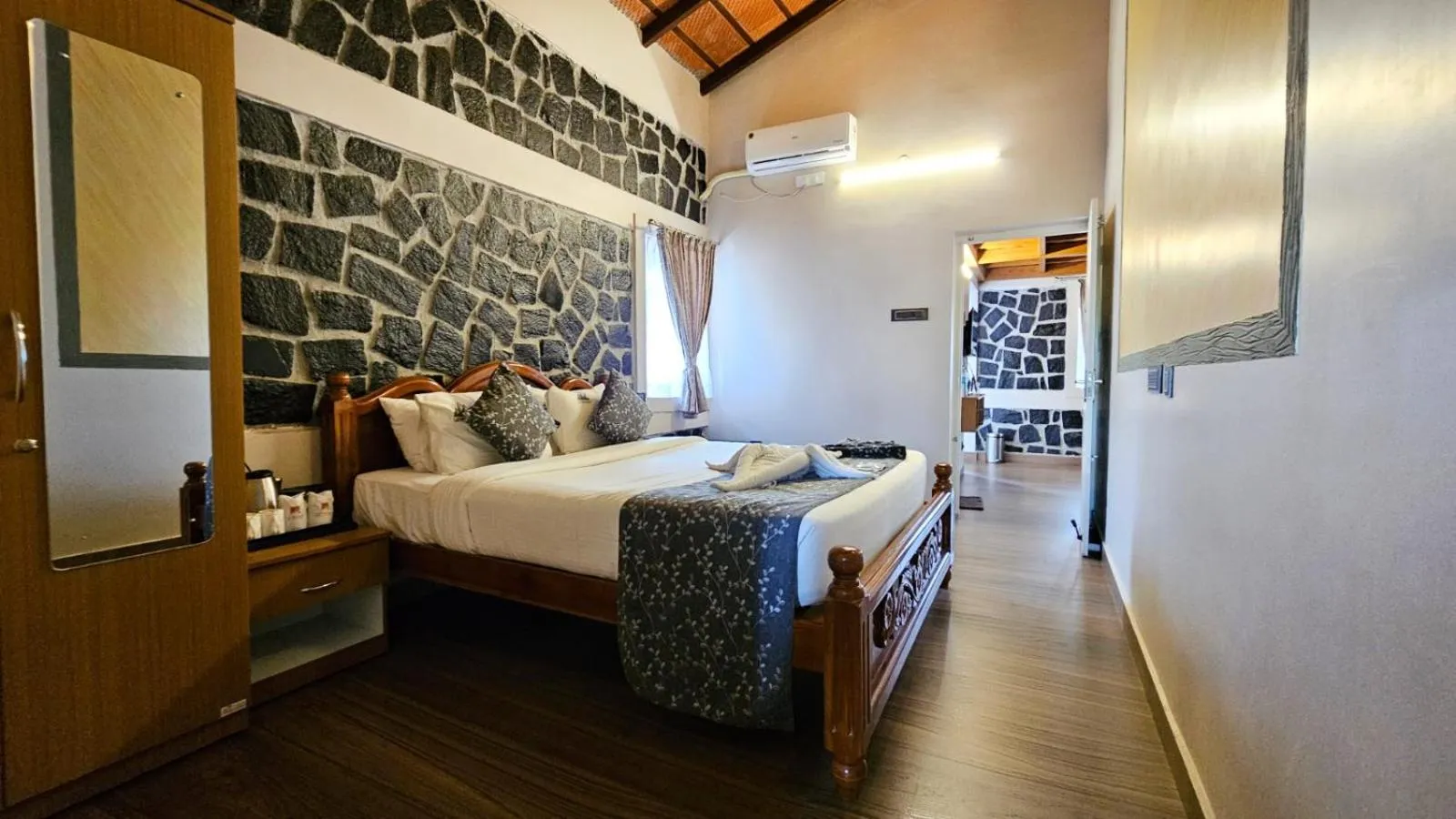 Photo of the whole room, Bed in Le Yercaud