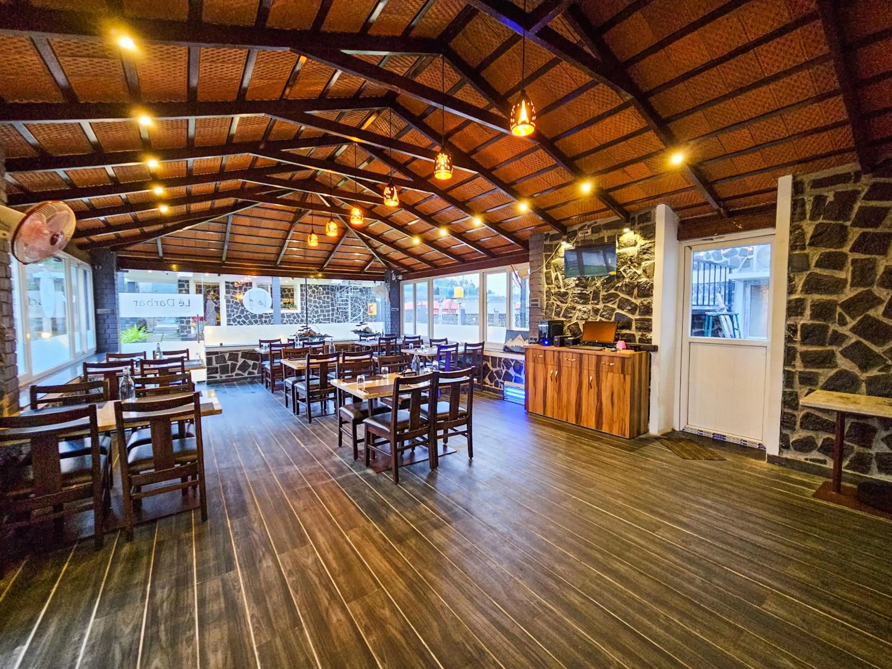 Restaurant/places to eat in Le Yercaud