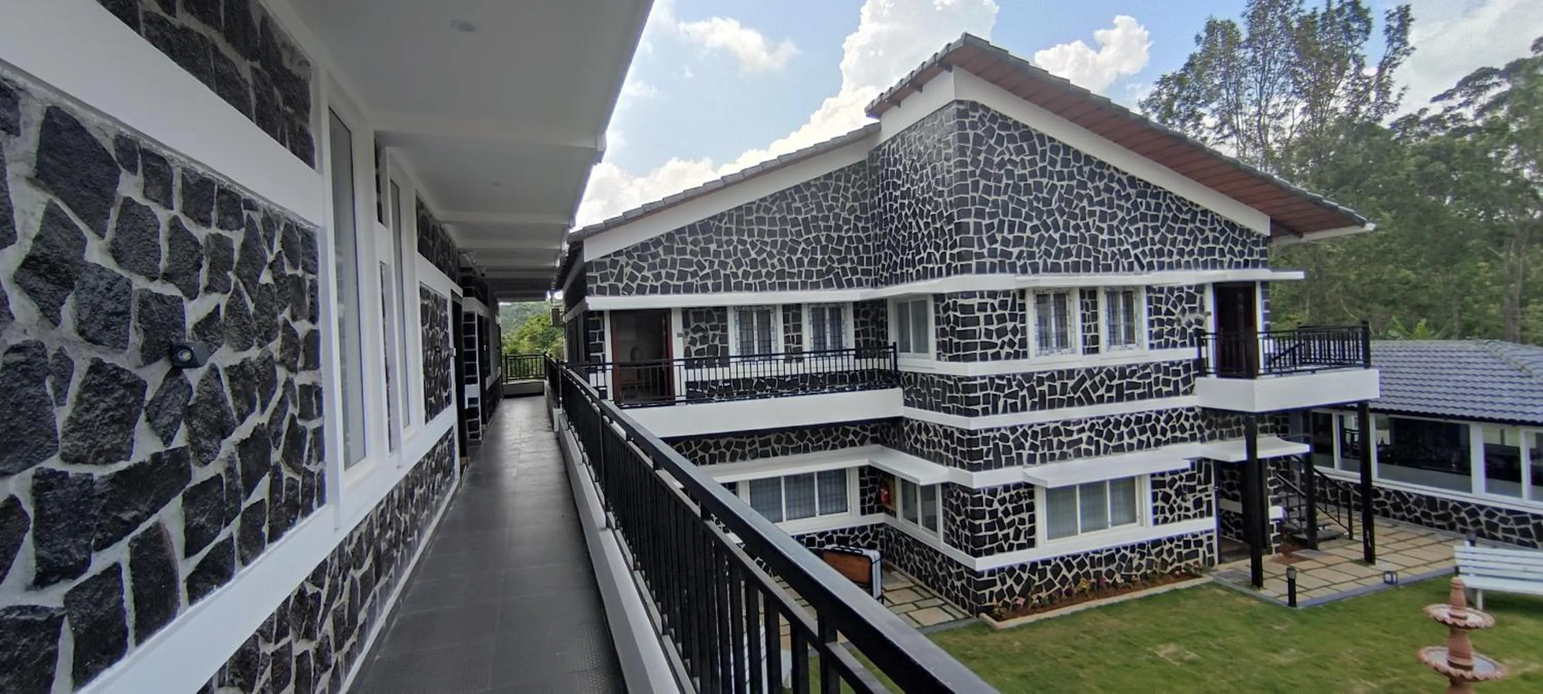 Property building in Le Yercaud