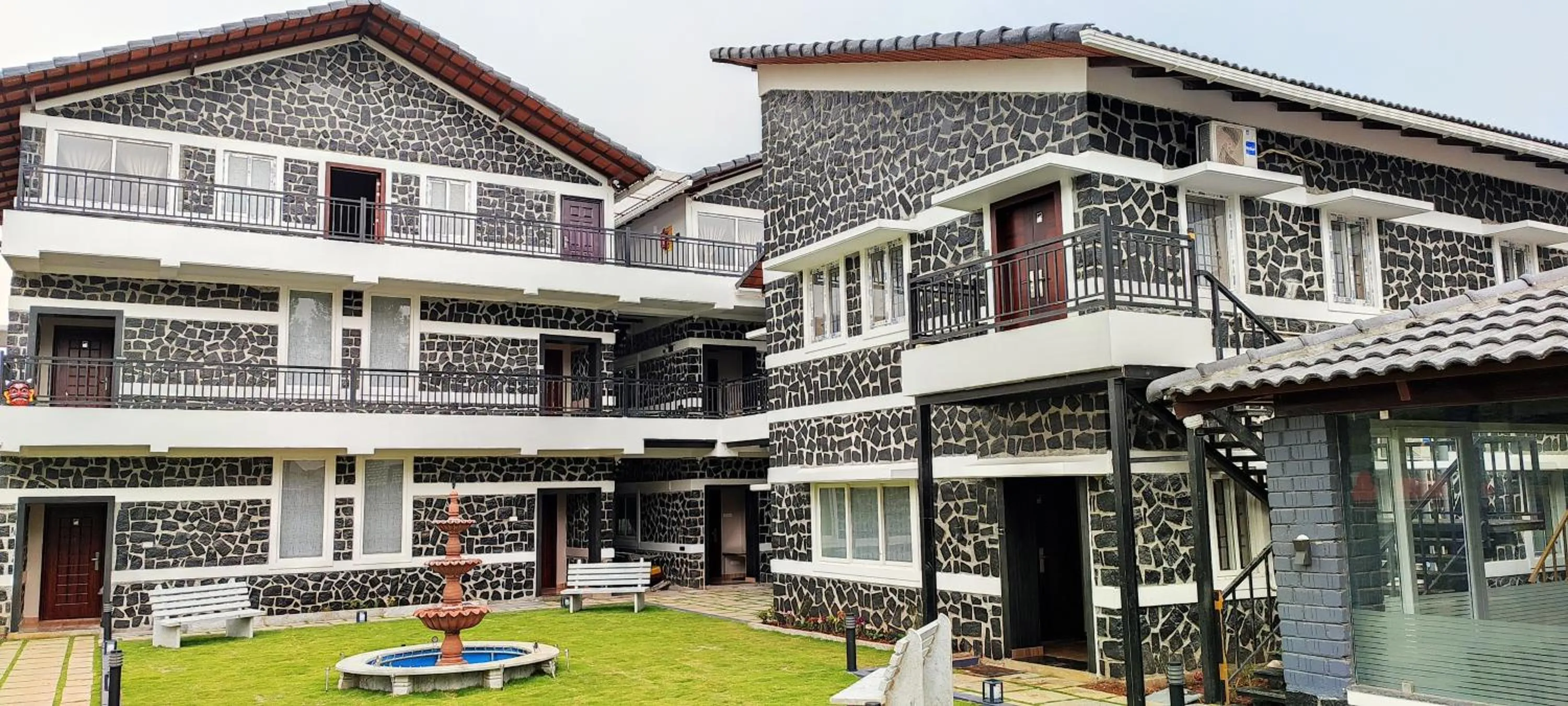 Property building in Le Yercaud