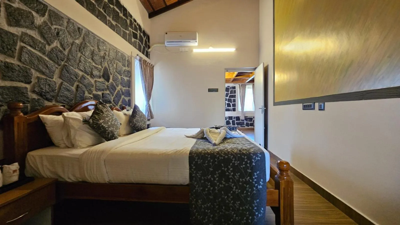 Bedroom, Bed in Le Yercaud