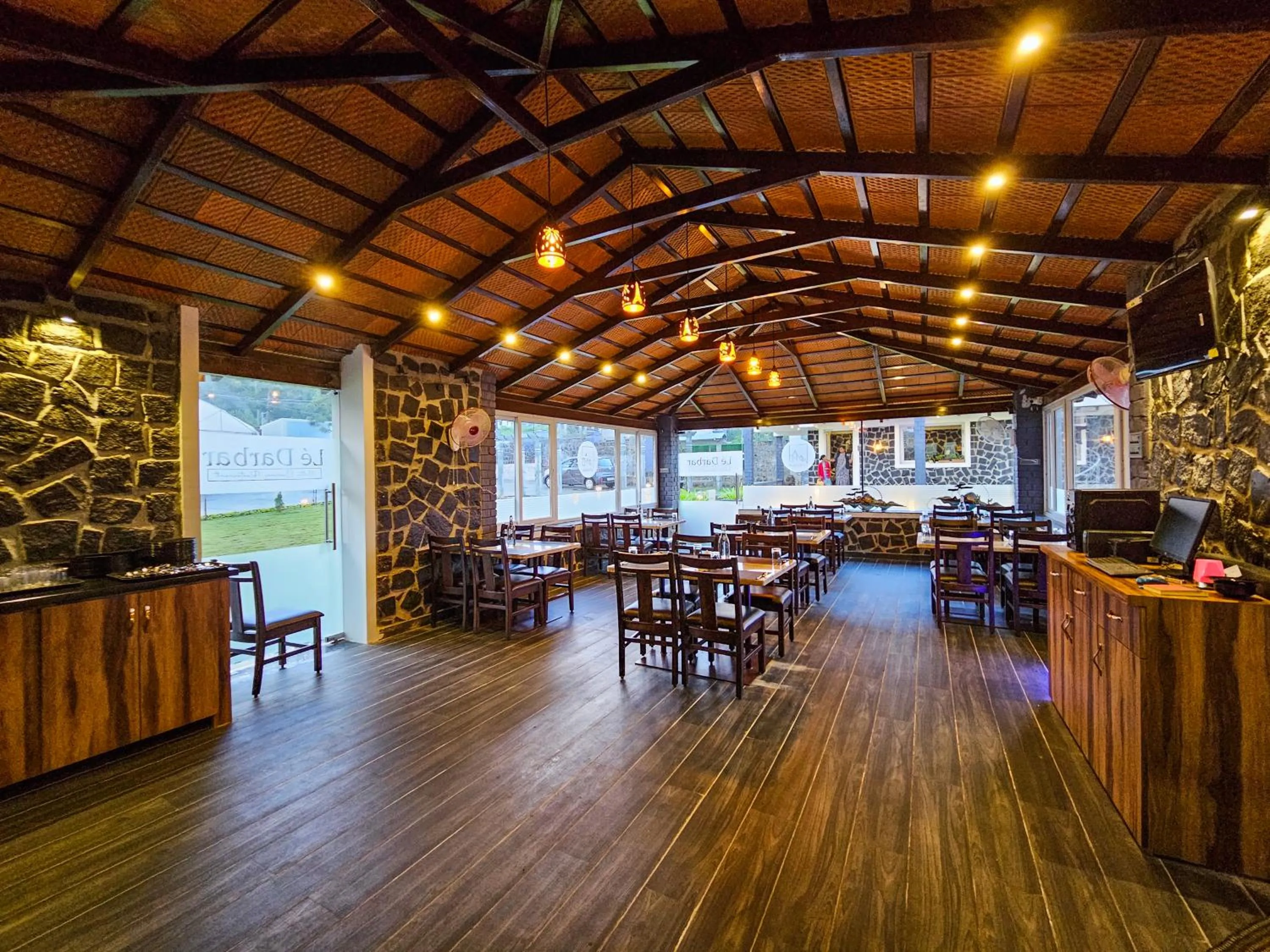 Restaurant/places to eat in Le Yercaud