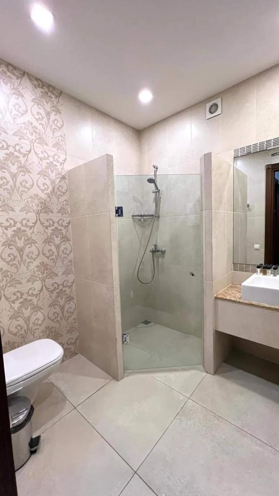 Shower, Bathroom in Marmenio Hotel