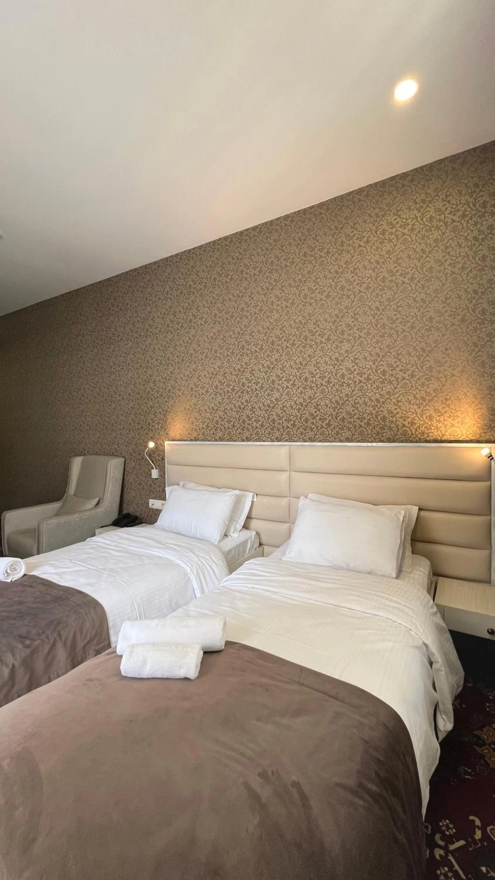 Bed in Marmenio Hotel