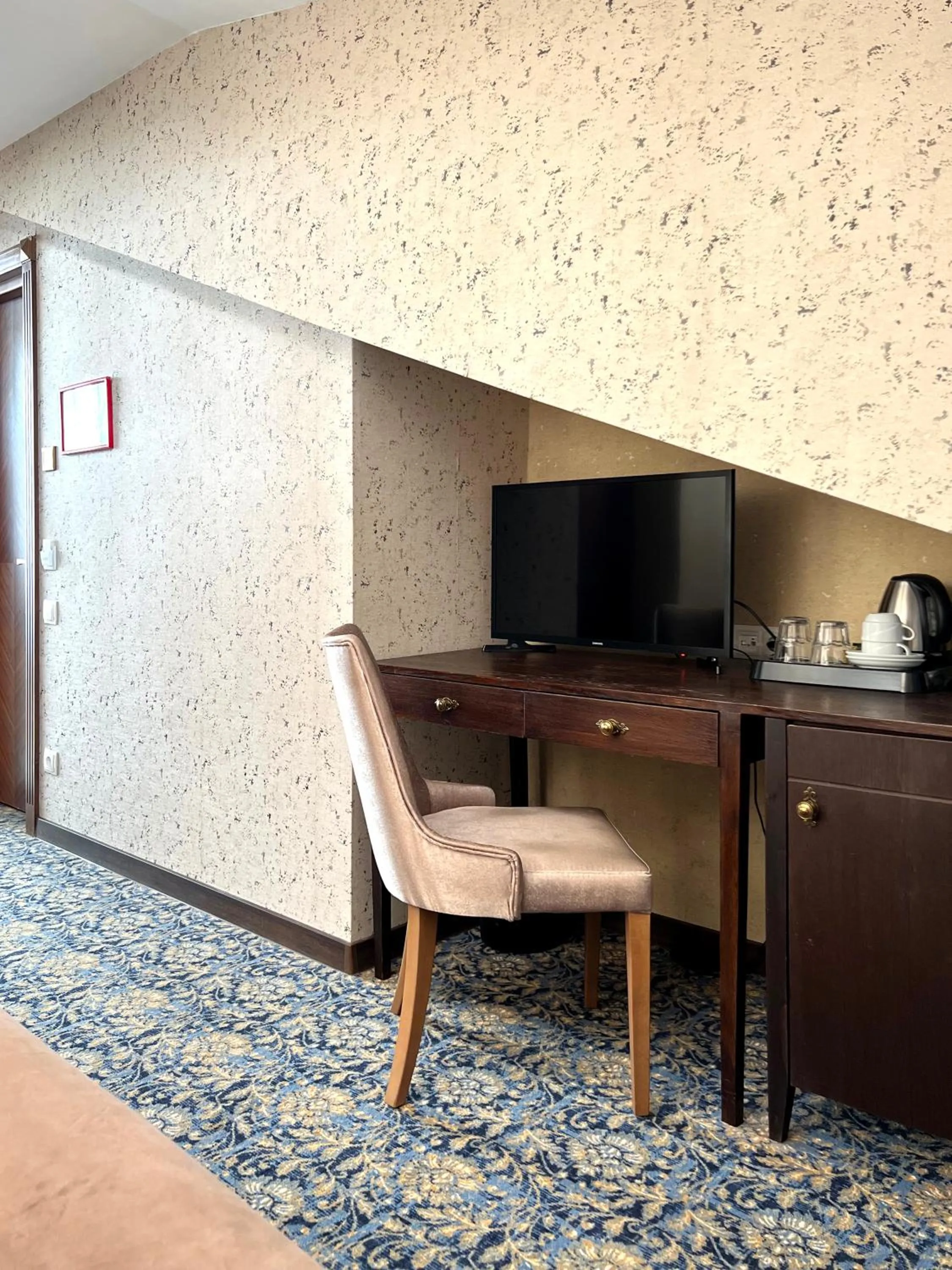 TV and multimedia, TV/Entertainment Center in Marmenio Hotel