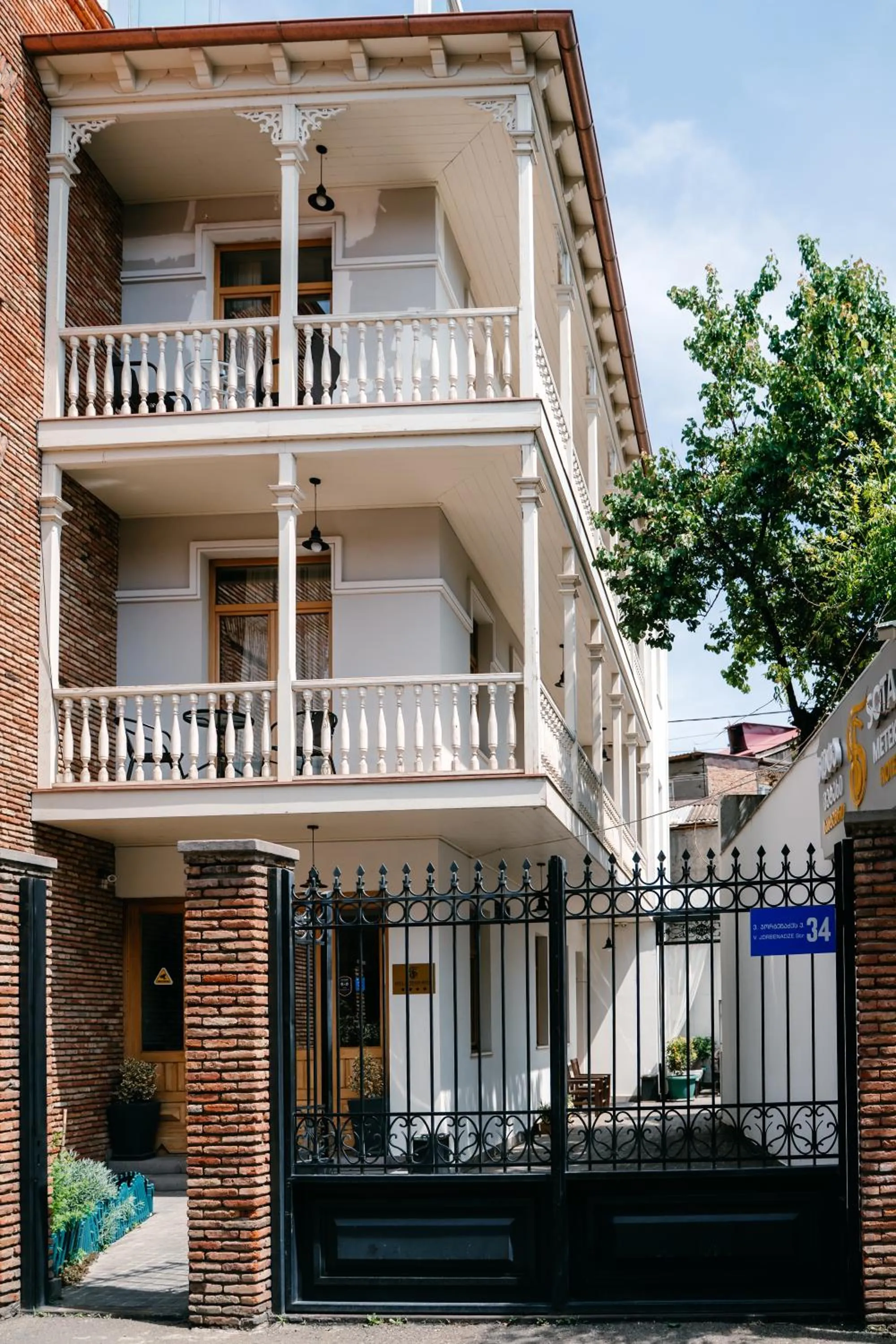 Property building in Sota Metekhi Hotel Tbilisi