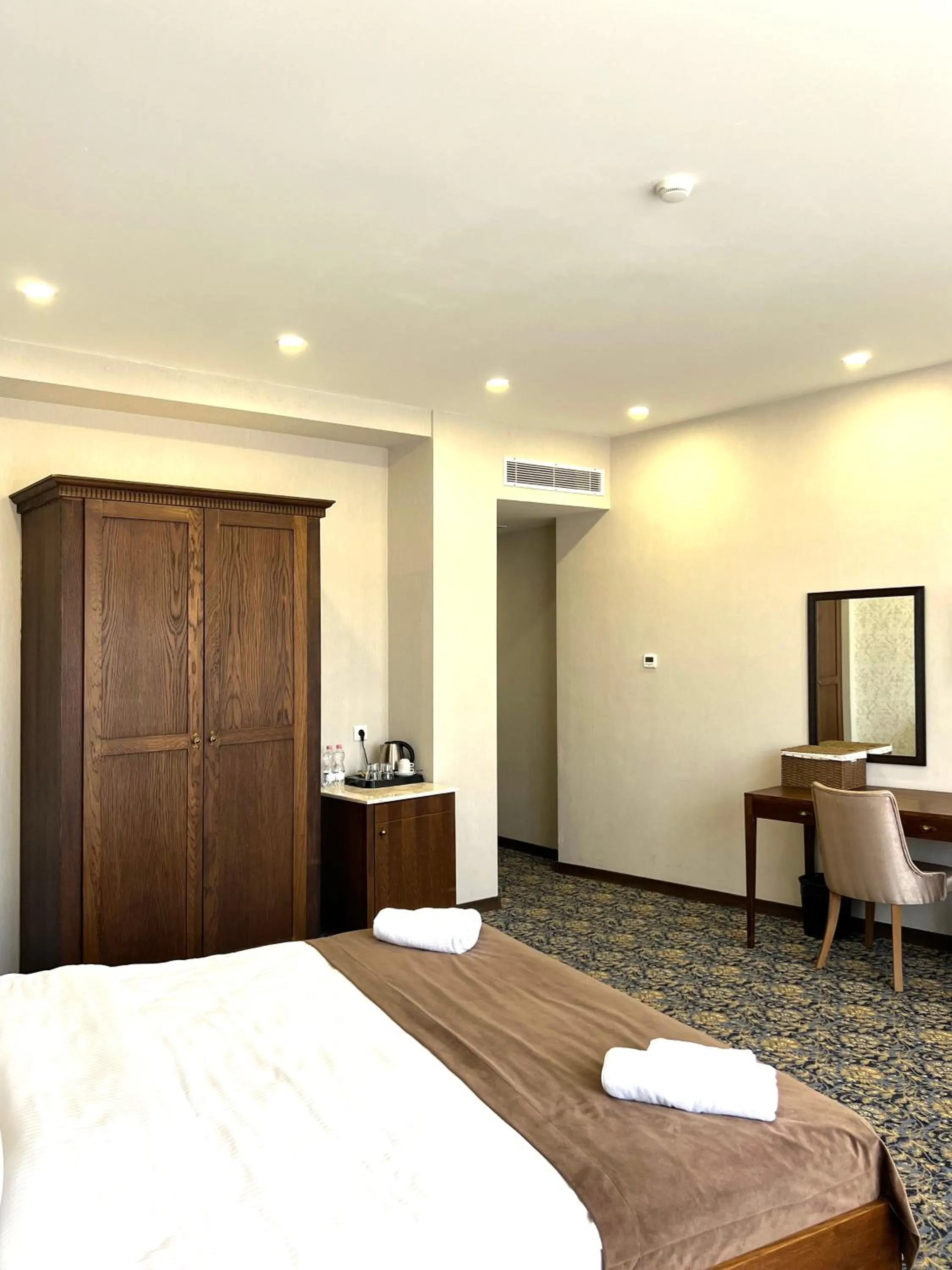 Bed in Marmenio Hotel