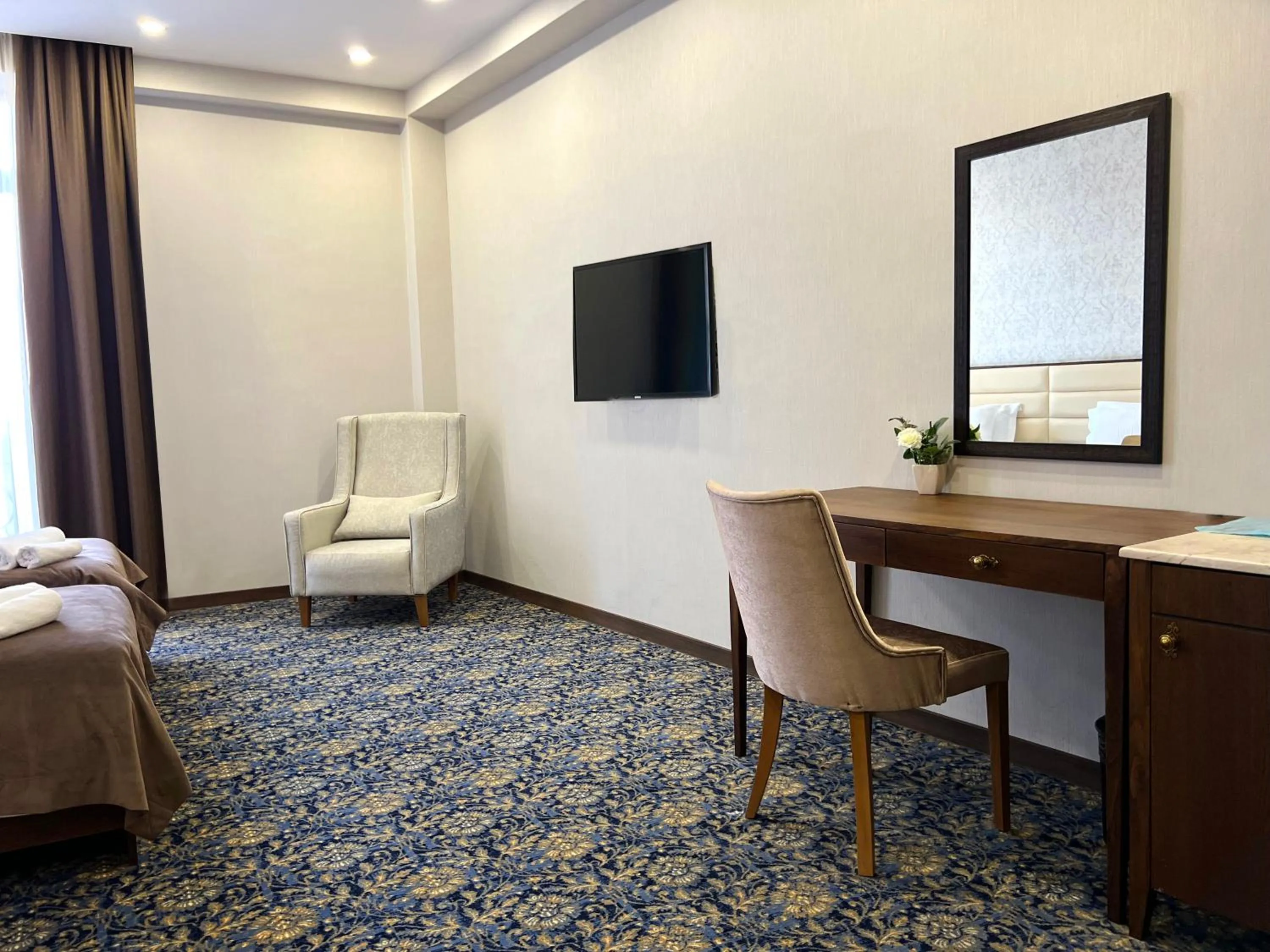 TV and multimedia, Bed in Marmenio Hotel