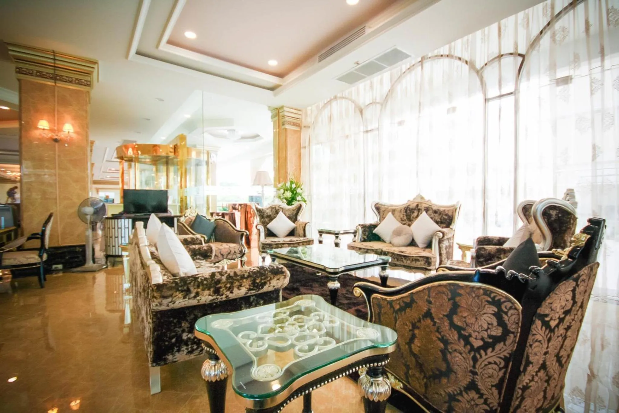 Restaurant/places to eat in Crystal Ville