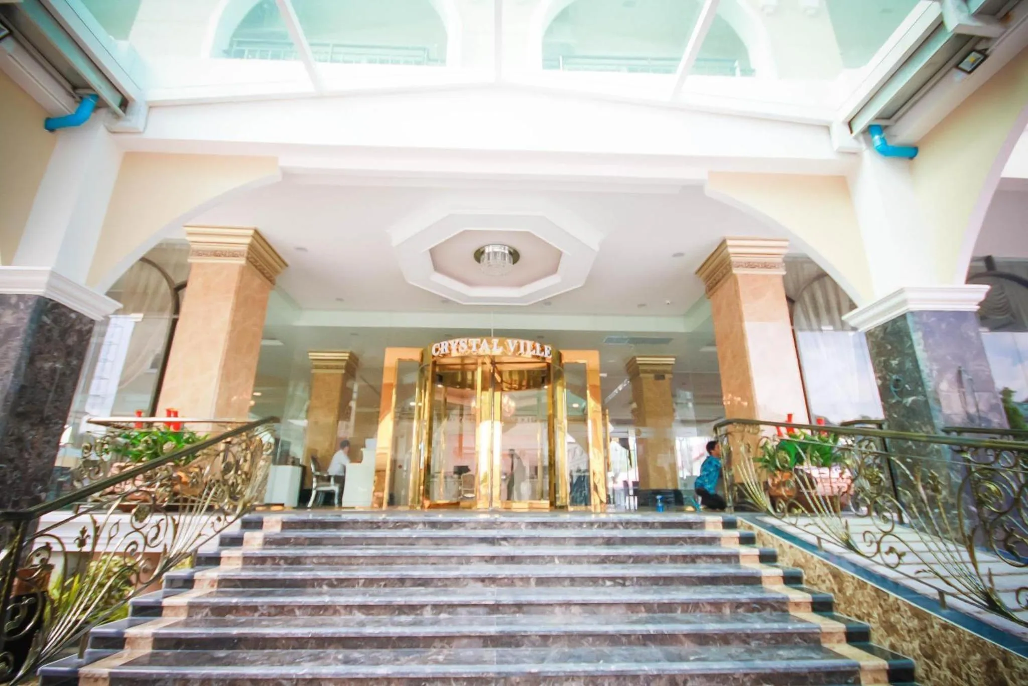 Facade/entrance in Crystal Ville