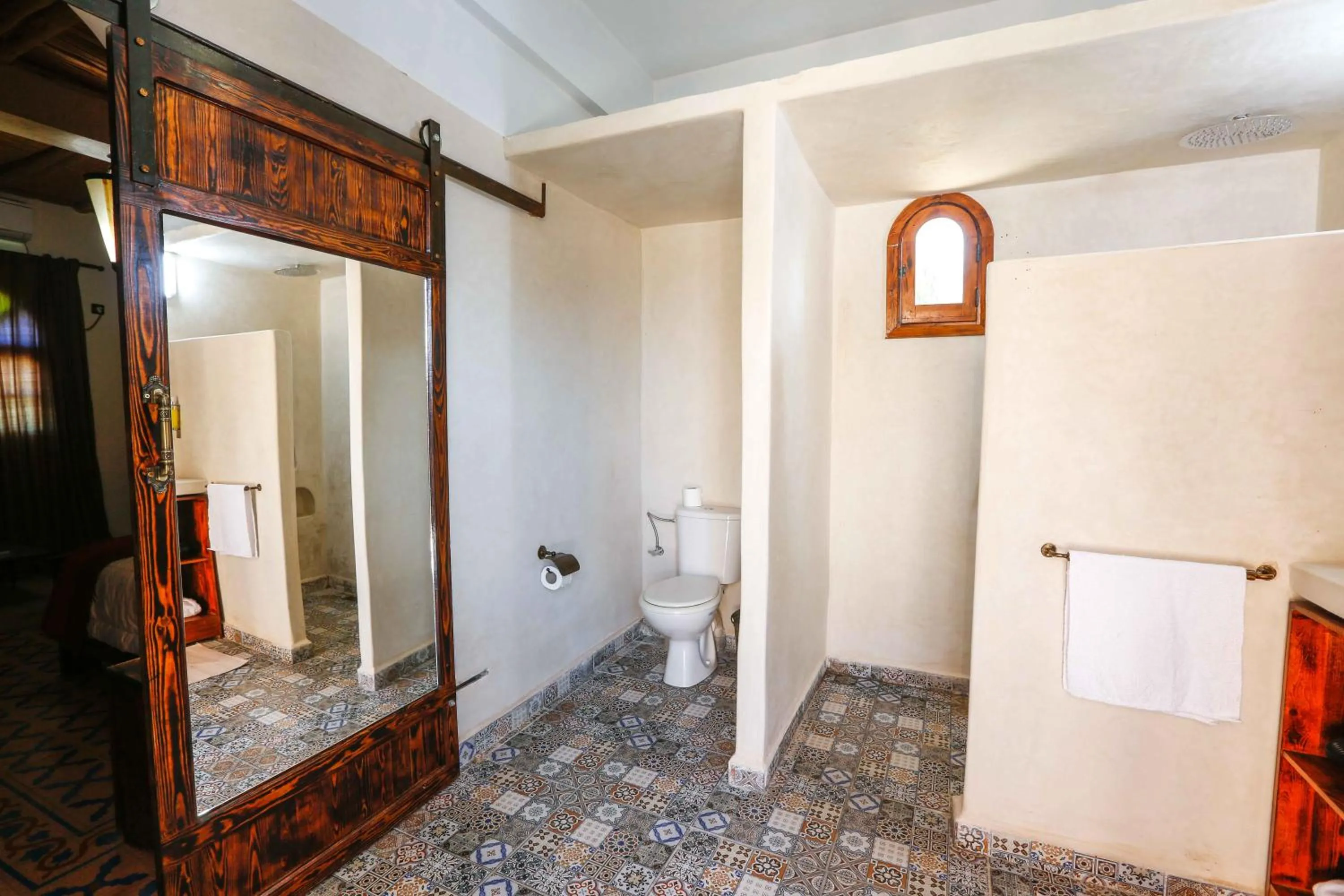 Shower in DAR ETTO Riad & Spa