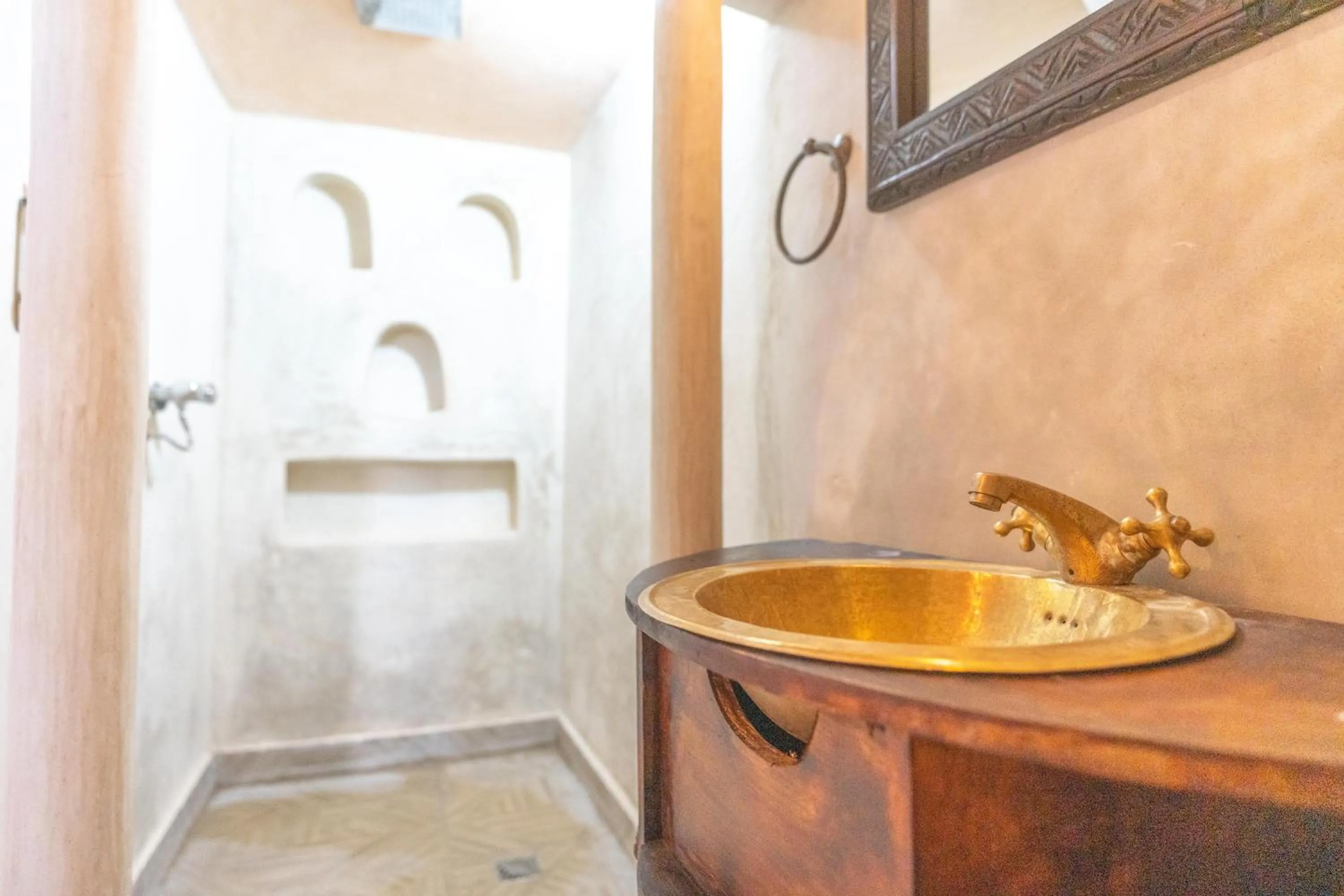 Shower in DAR ETTO Riad & Spa