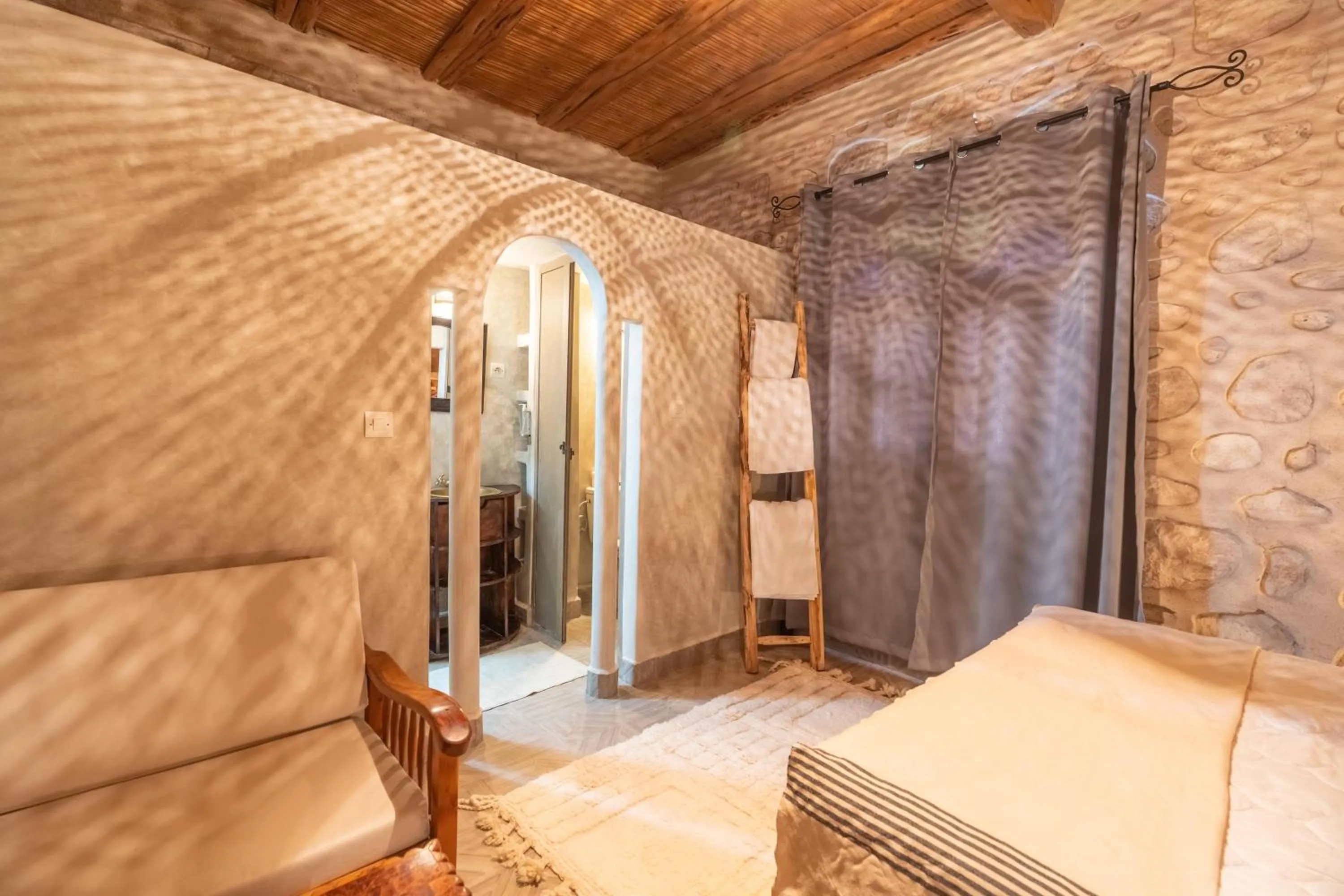 Shower in DAR ETTO Riad & Spa