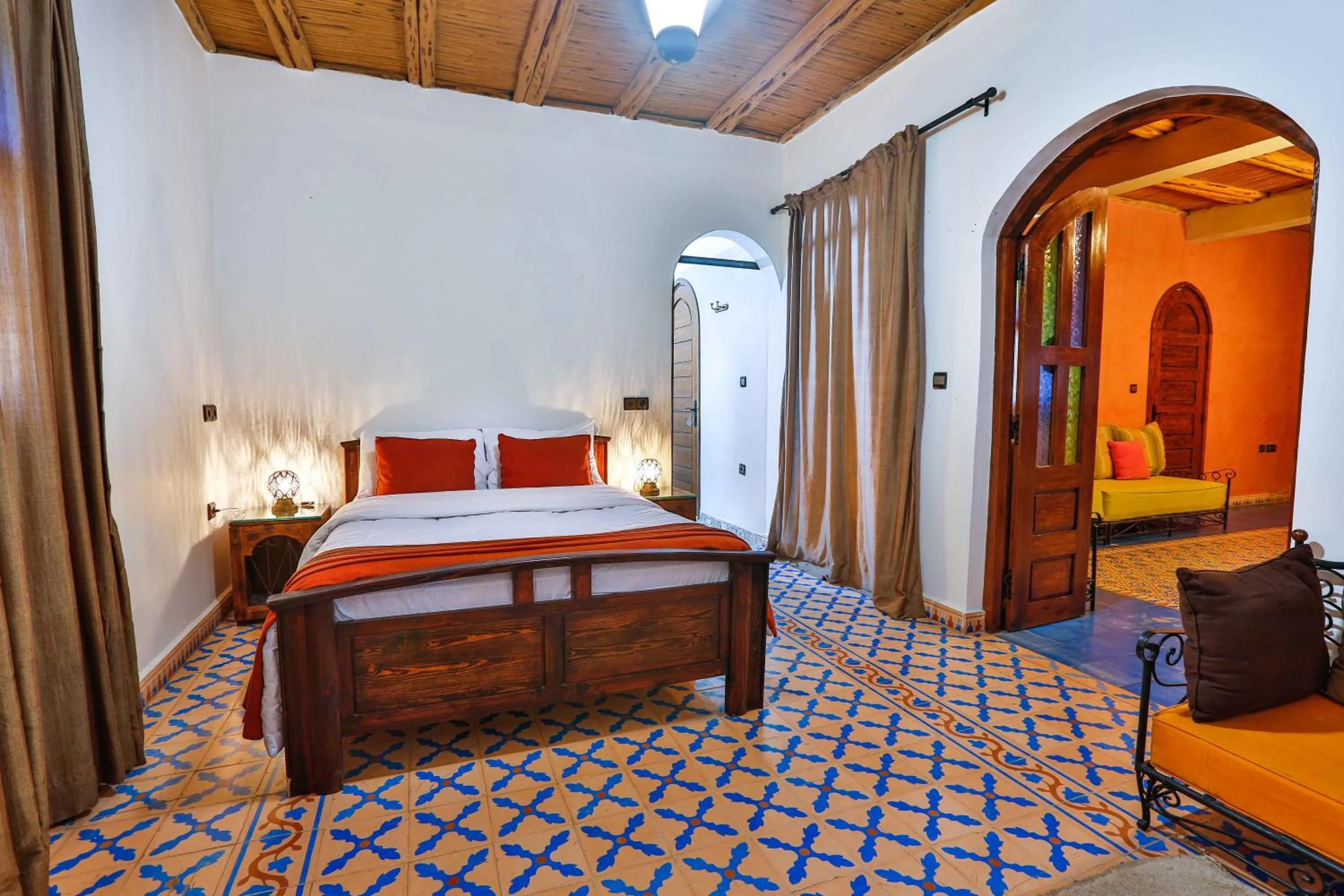 Bed in DAR ETTO Riad & Spa