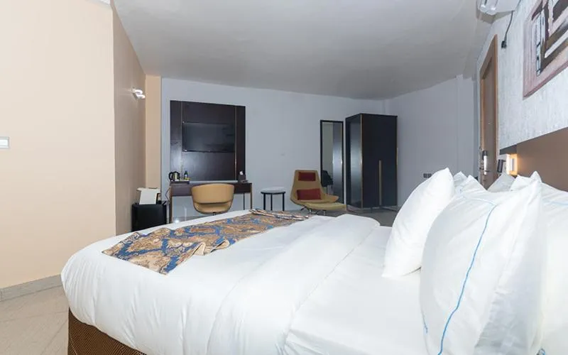 Bed in Hotel Le Figaro