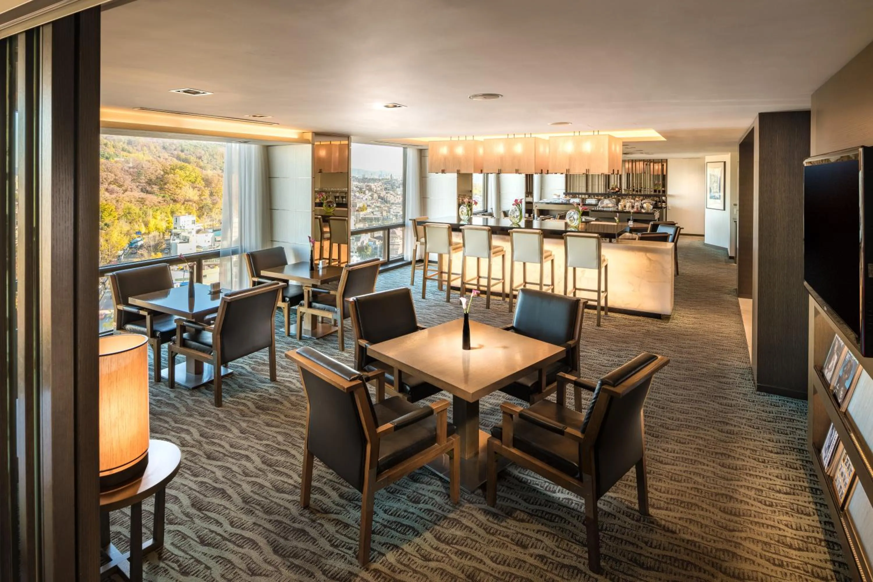 Buffet breakfast, Restaurant/Places to Eat in Millennium Hilton Seoul