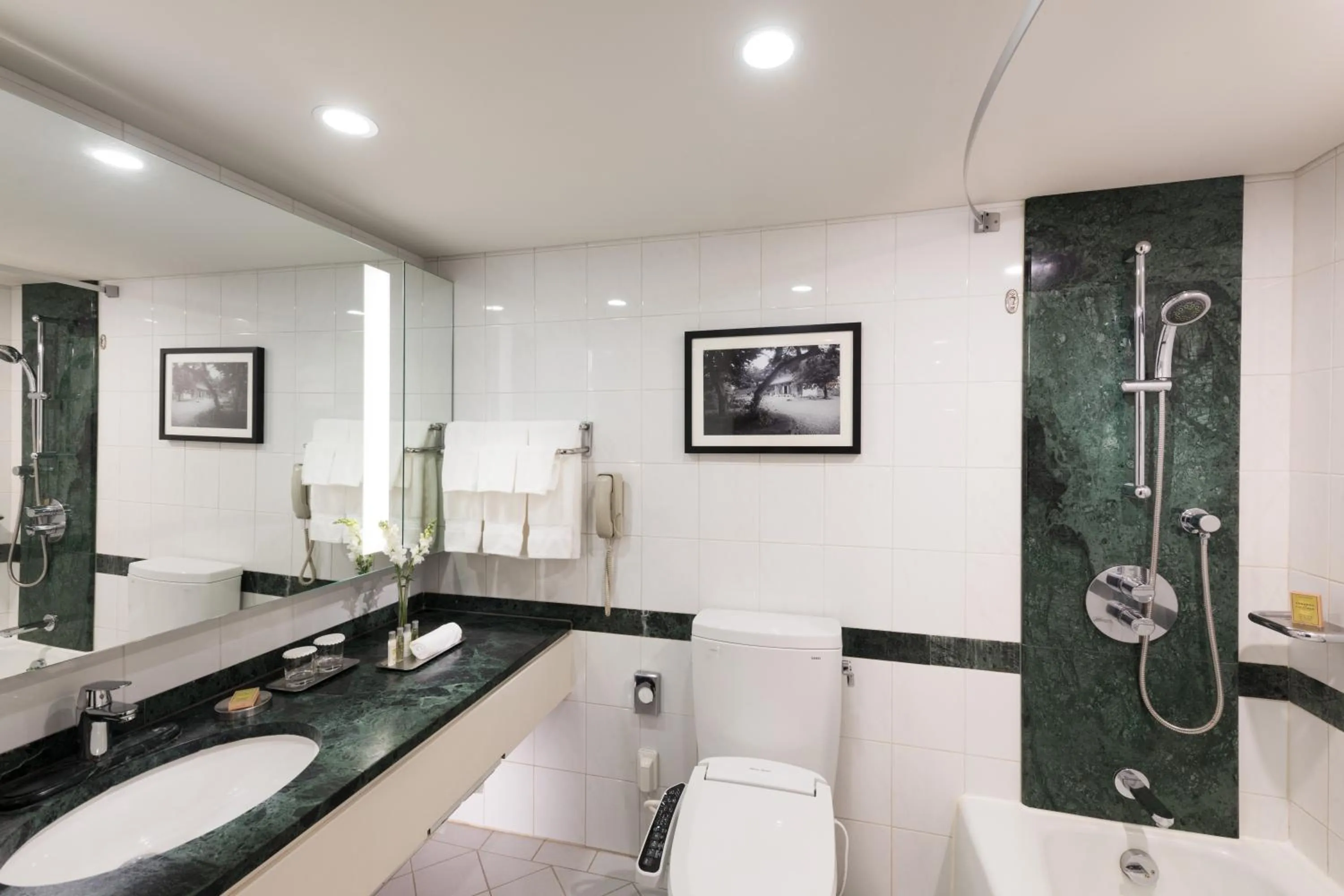 Bathroom in Millennium Hilton Seoul