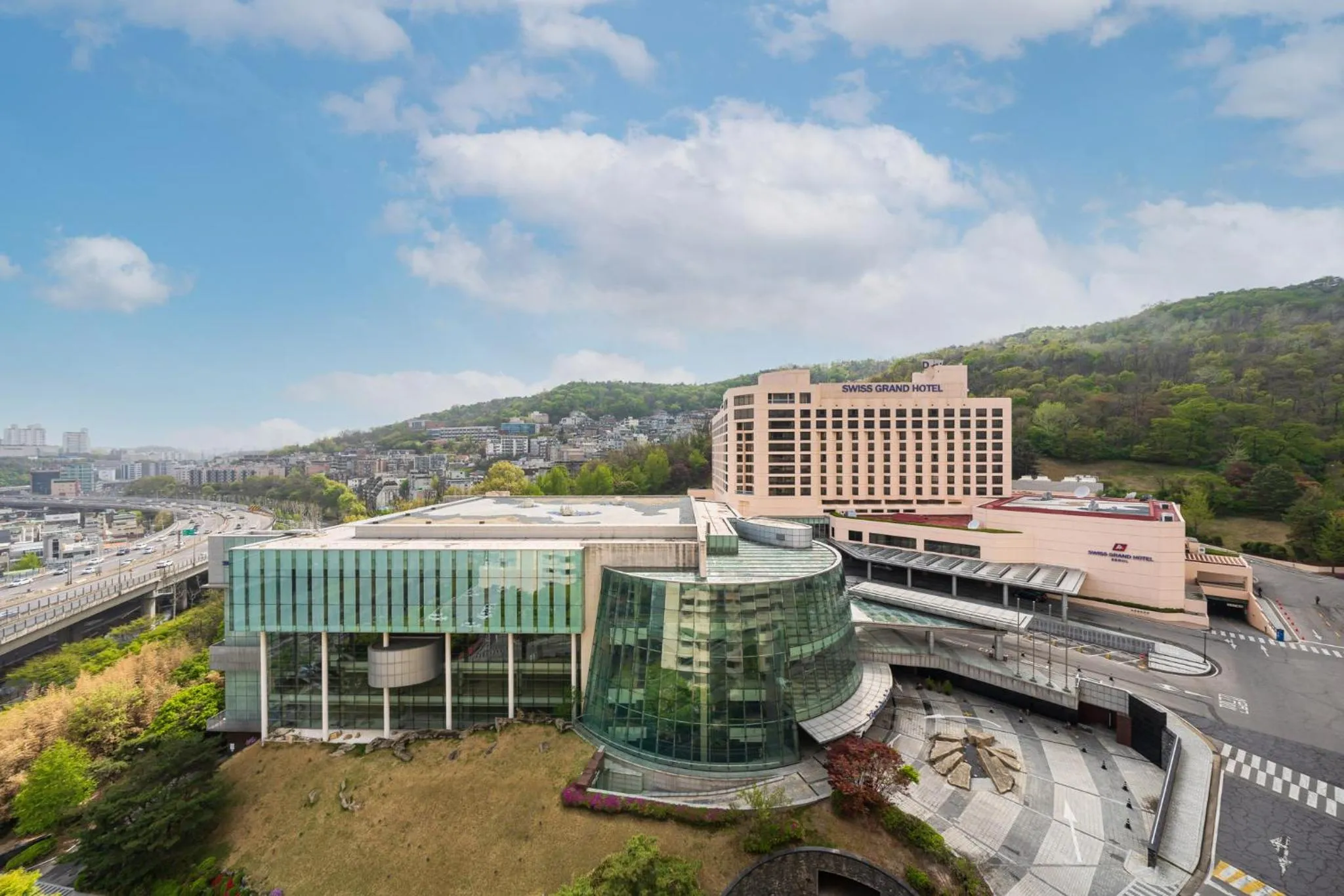 Property building in Swiss Grand Hotel Seoul & Grand Suite