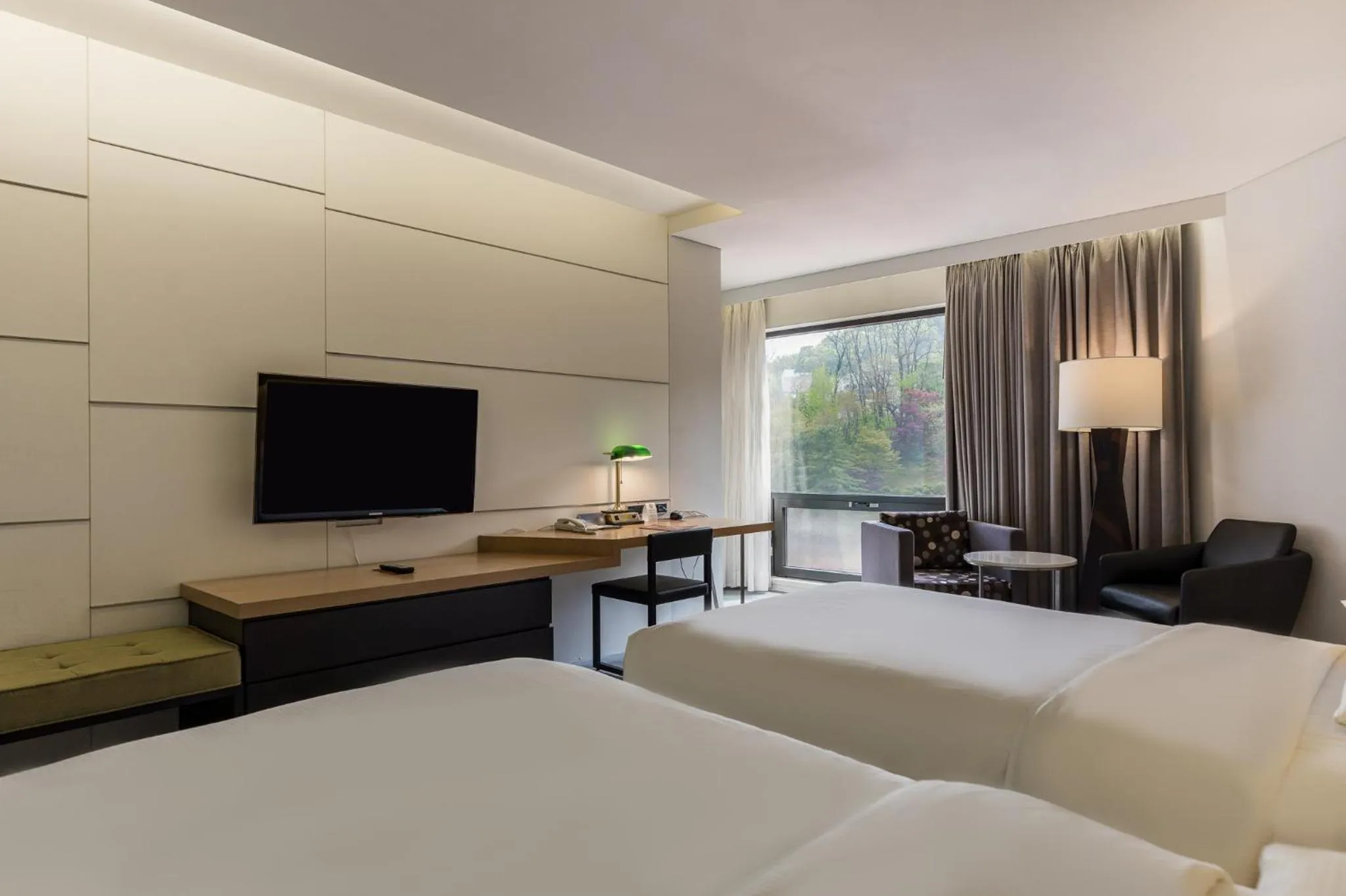 TV and multimedia, Bed in Swiss Grand Hotel Seoul & Grand Suite
