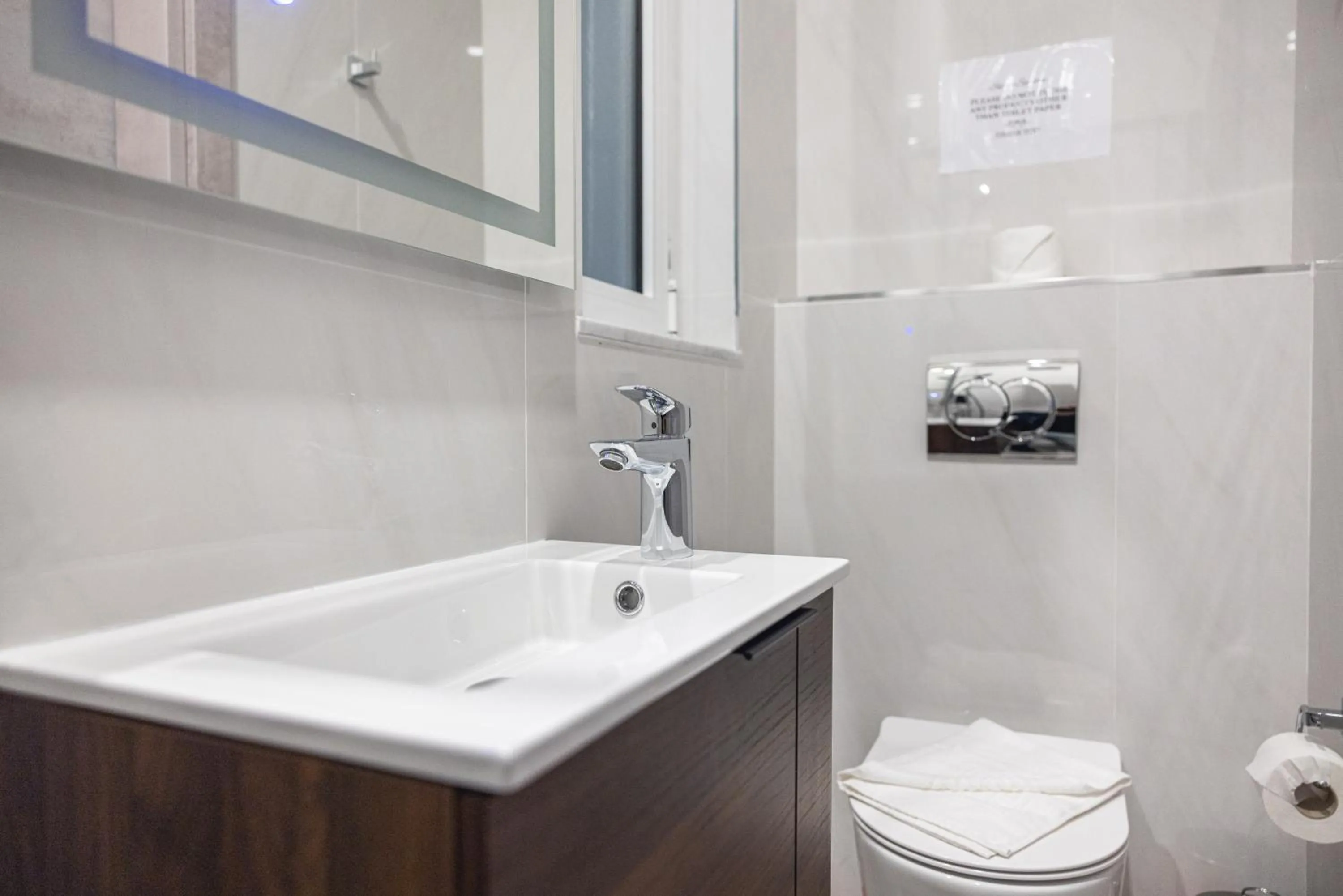 Toilet in C'est La Vie Boutik Swieqi