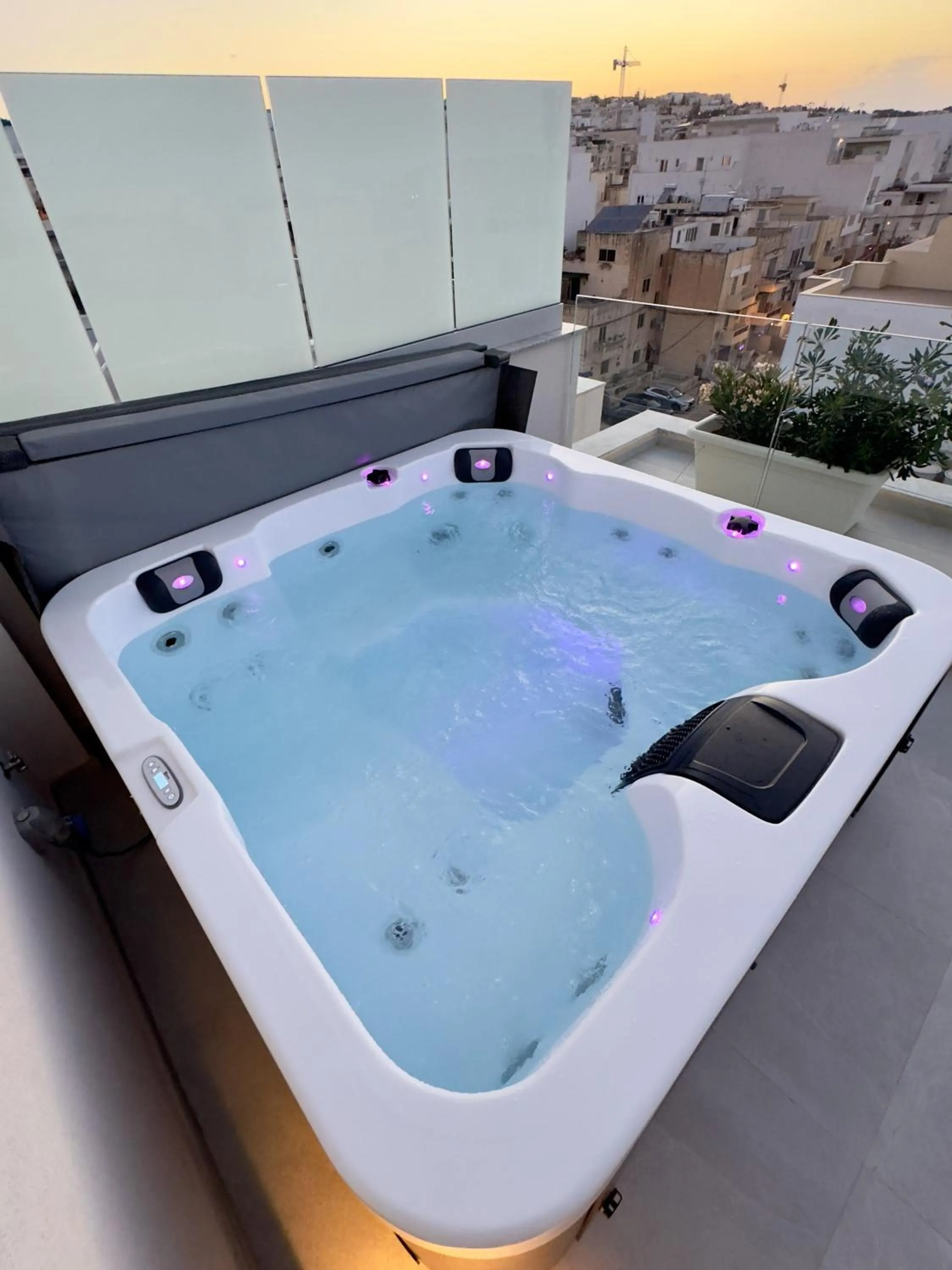 Hot Tub in C'est La Vie Boutik Swieqi