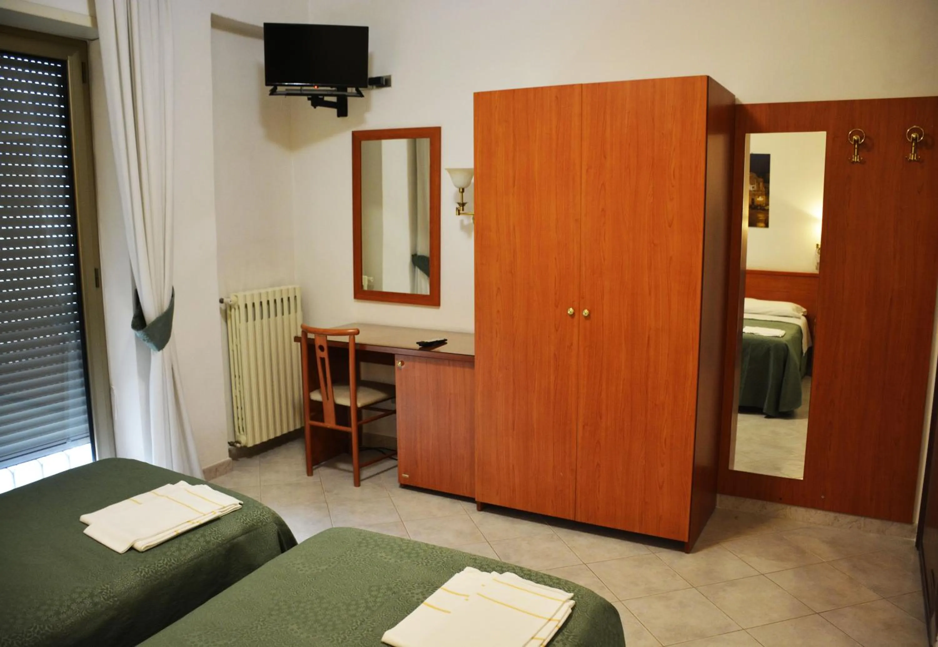 TV and multimedia, Bed in Hotel Aquila