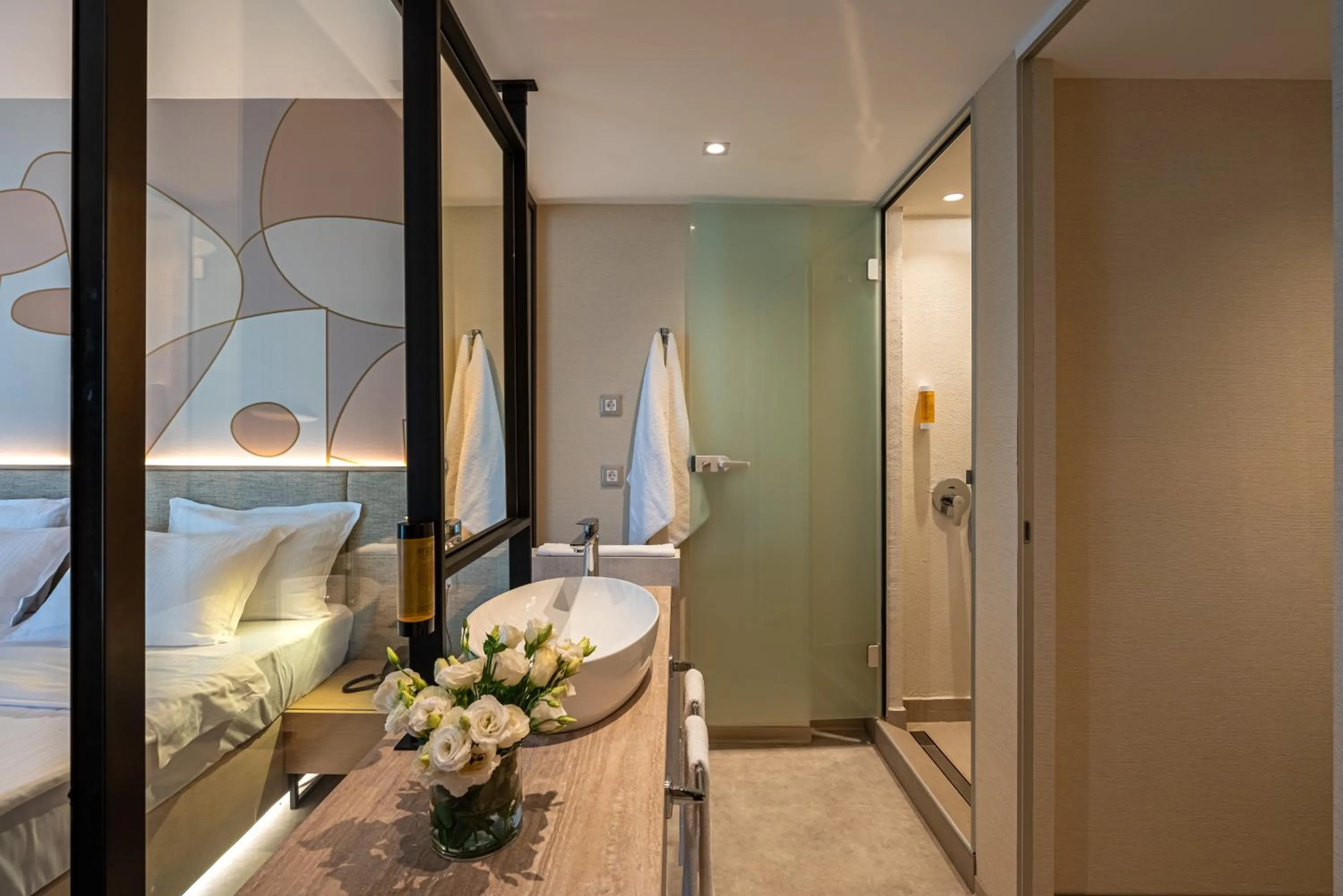 Bathroom, Bed in Hotel Zenith