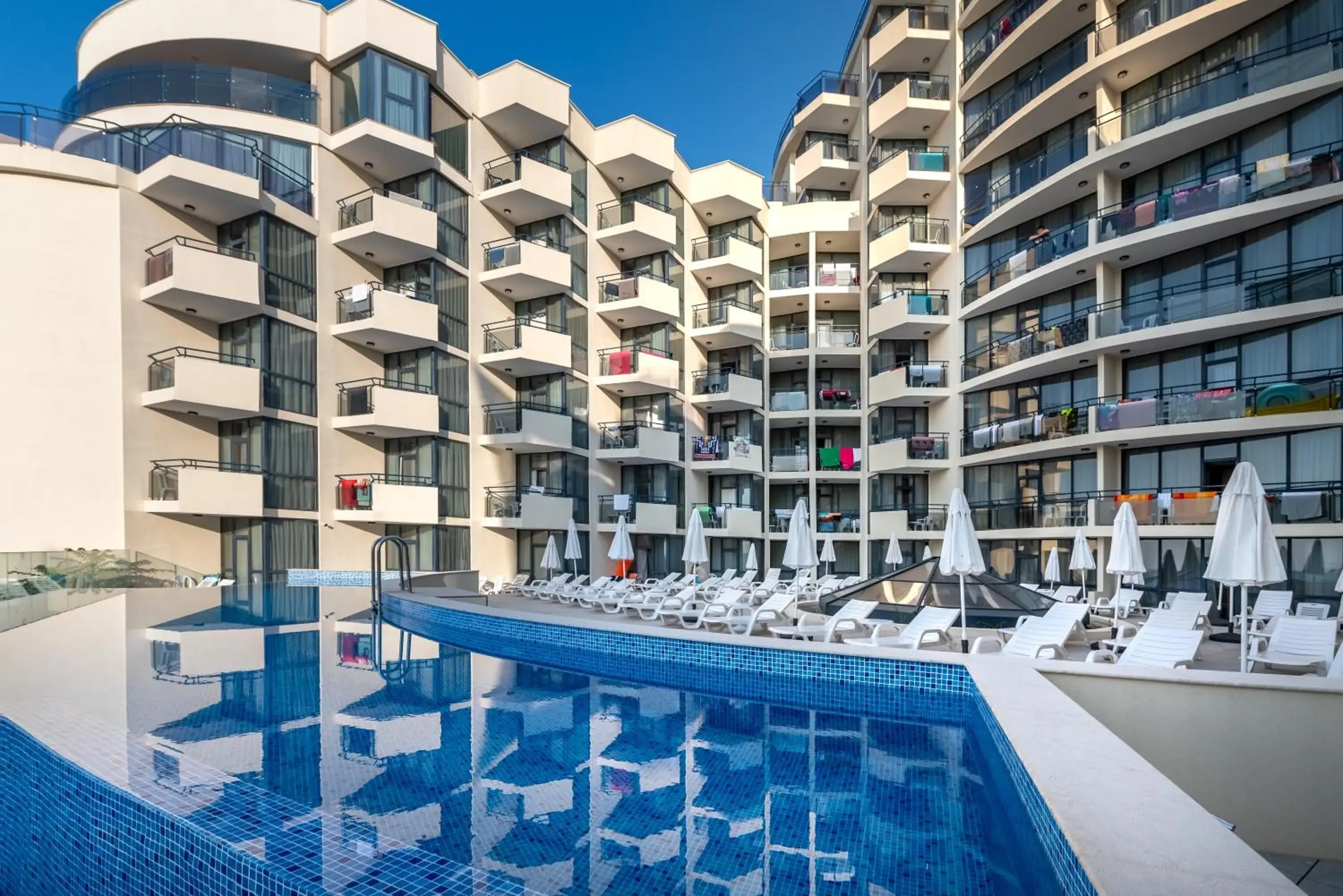 Double or Twin Room with Swimming Pool Access in Hotel Zenith Double or Twin Room with Swimming Pool Access in Hotel Zenith