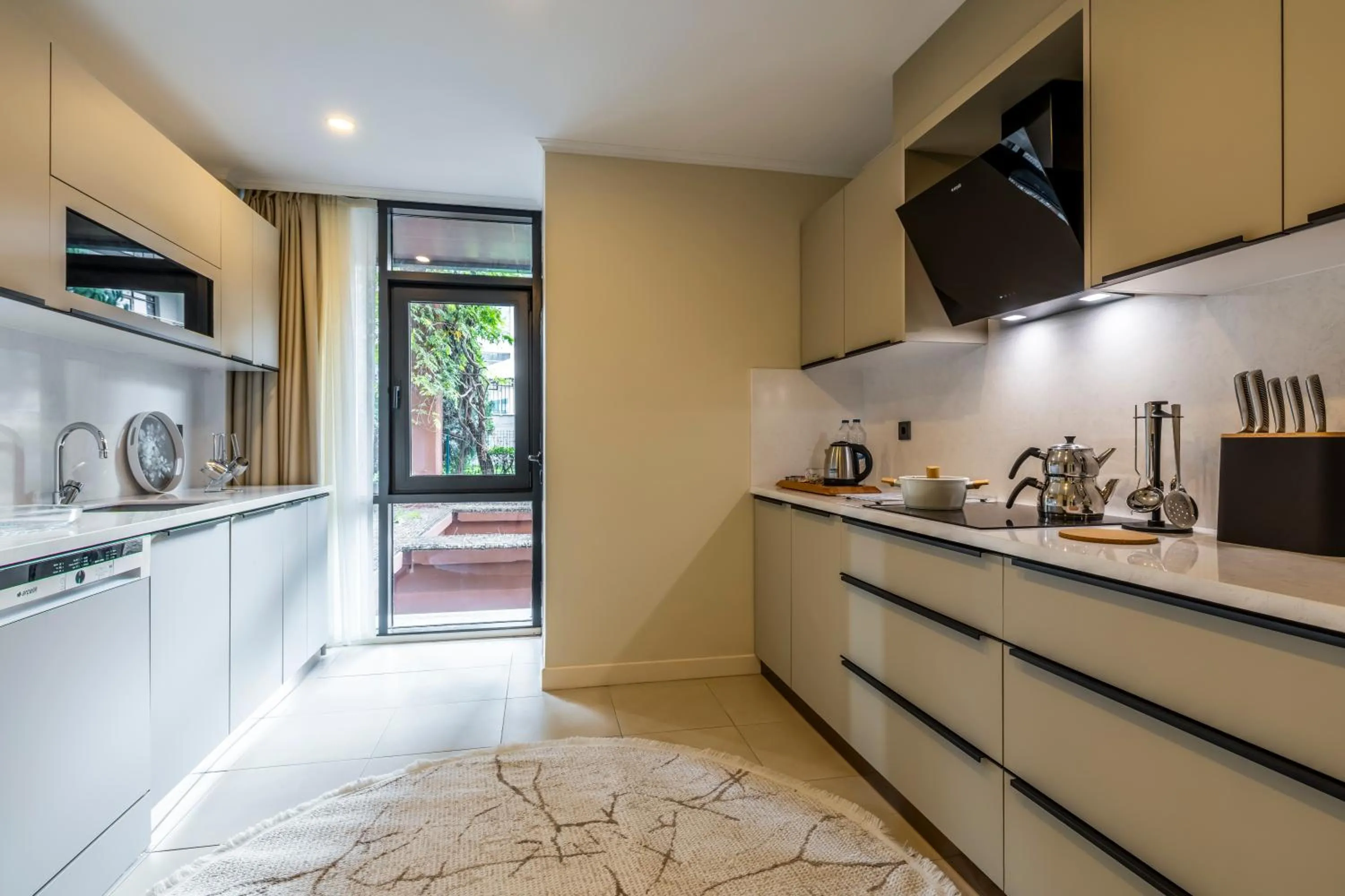 Kitchen or kitchenette in Mayar Residence Hotel